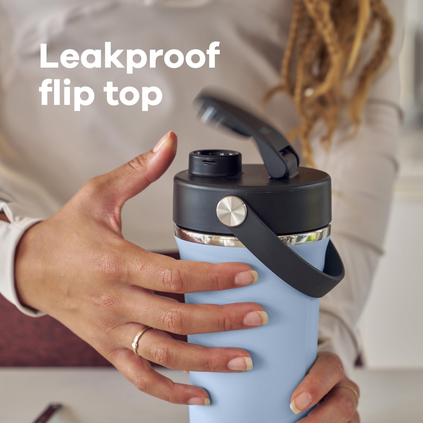 Hydro Flask Shaker Bottle - Insulated Stainless Steel Gym Bottle for Pre Workout & Protein 24 Oz Black