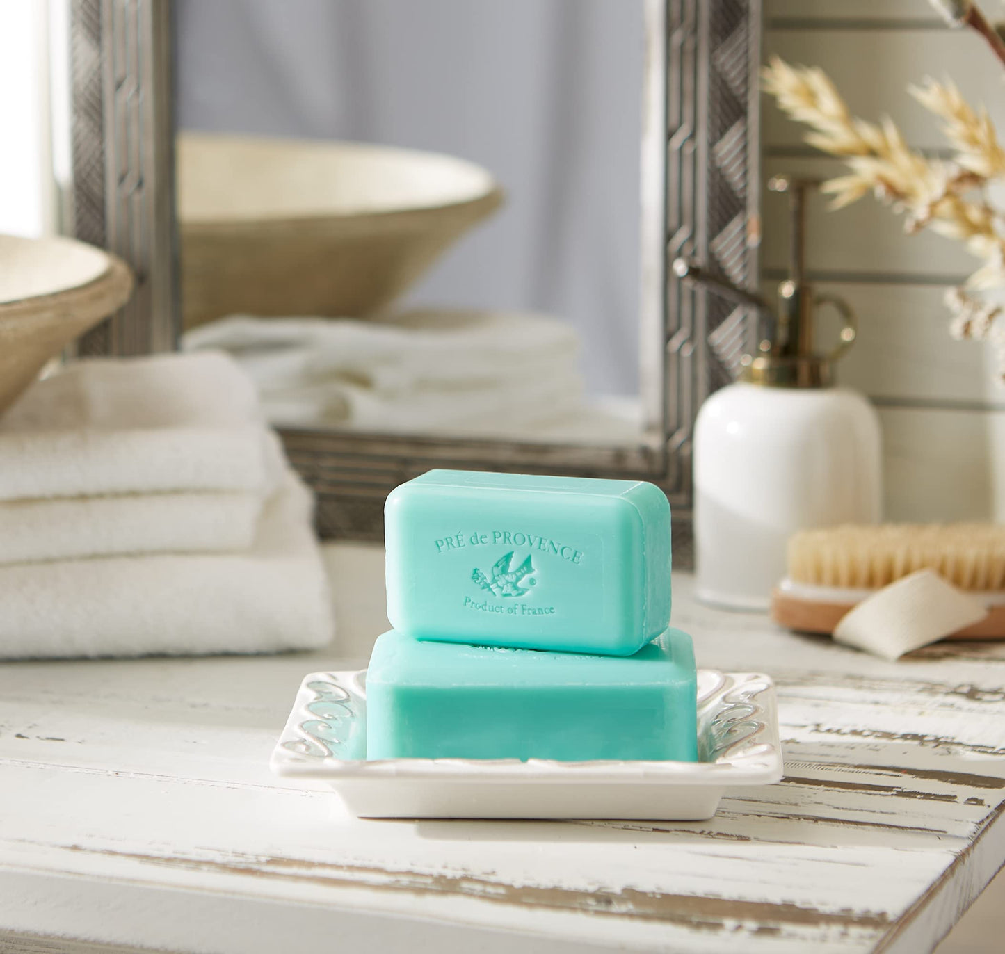 Pre de Provence Artisanal Soap Bar, Enriched with Organic Shea Butter, Natural French Skincare, Quad Milled for Rich Smooth Lather, 8.8 Ounce, Jade