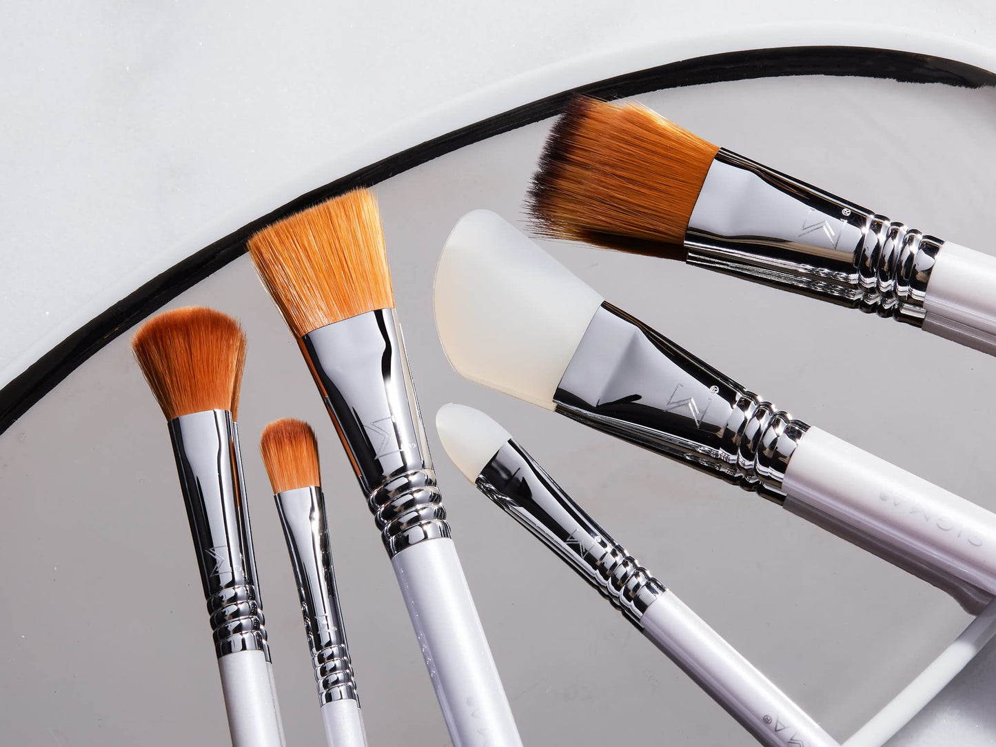 Sigma Beauty S20 Eye Cream Skincare Brush - Skincare Tool for Applying Skincare Products to Face and Skin, Gentle Eye Cream Brush Applicator for Eye