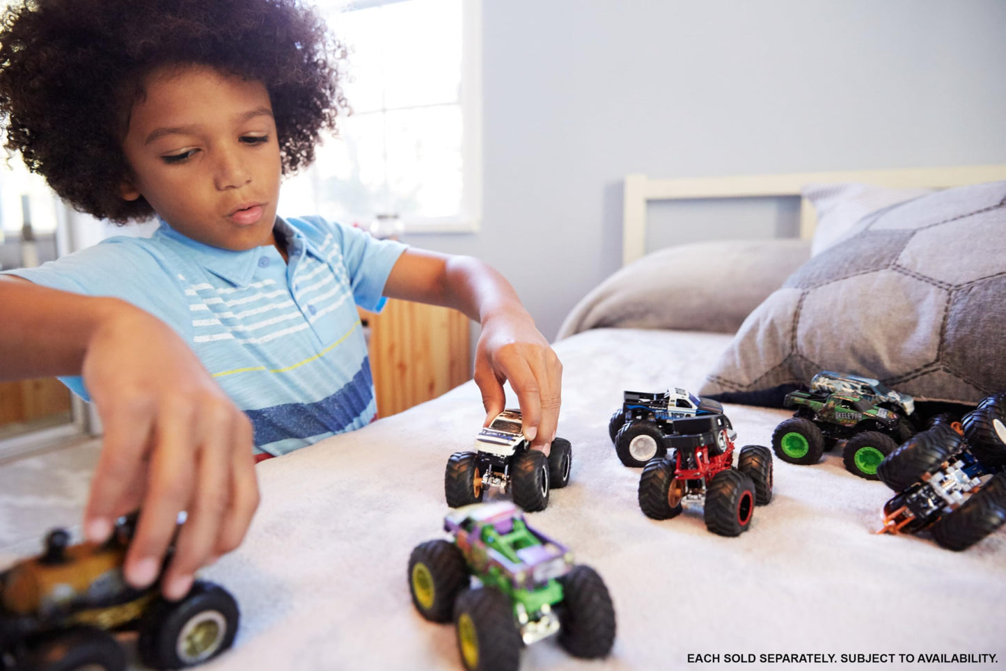 Hot Wheels Monster Trucks Set, 1 Toy Truck in 1:64 Scale & 1 Crushable Car, Vehicle Play for Kids & Collectors (Styles May Vary)