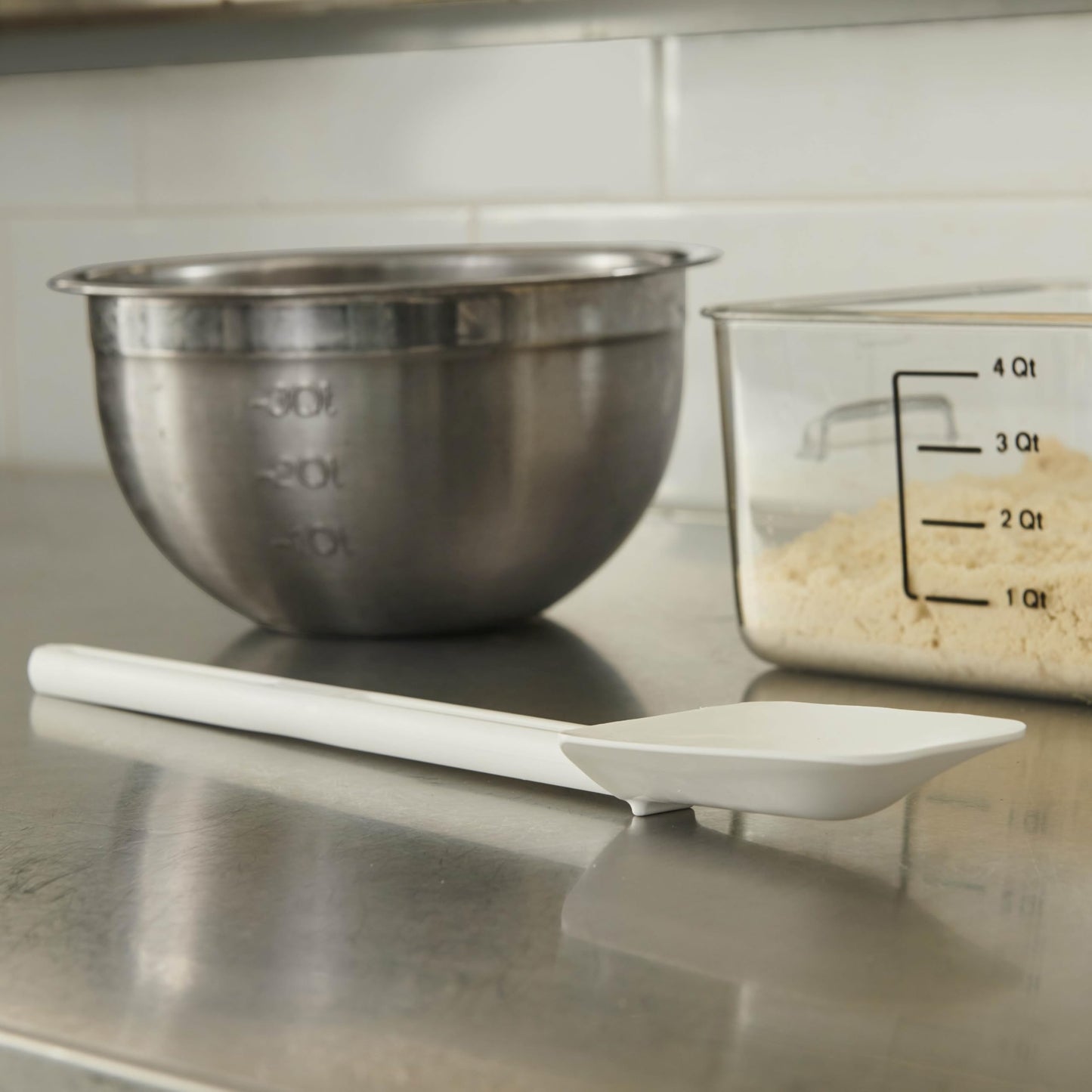 Rubbermaid Commercial Products, Space Saving Square Food Storage Container, 4 Quart, Clear, for Kitchen/Sous Vide/Meal Prep