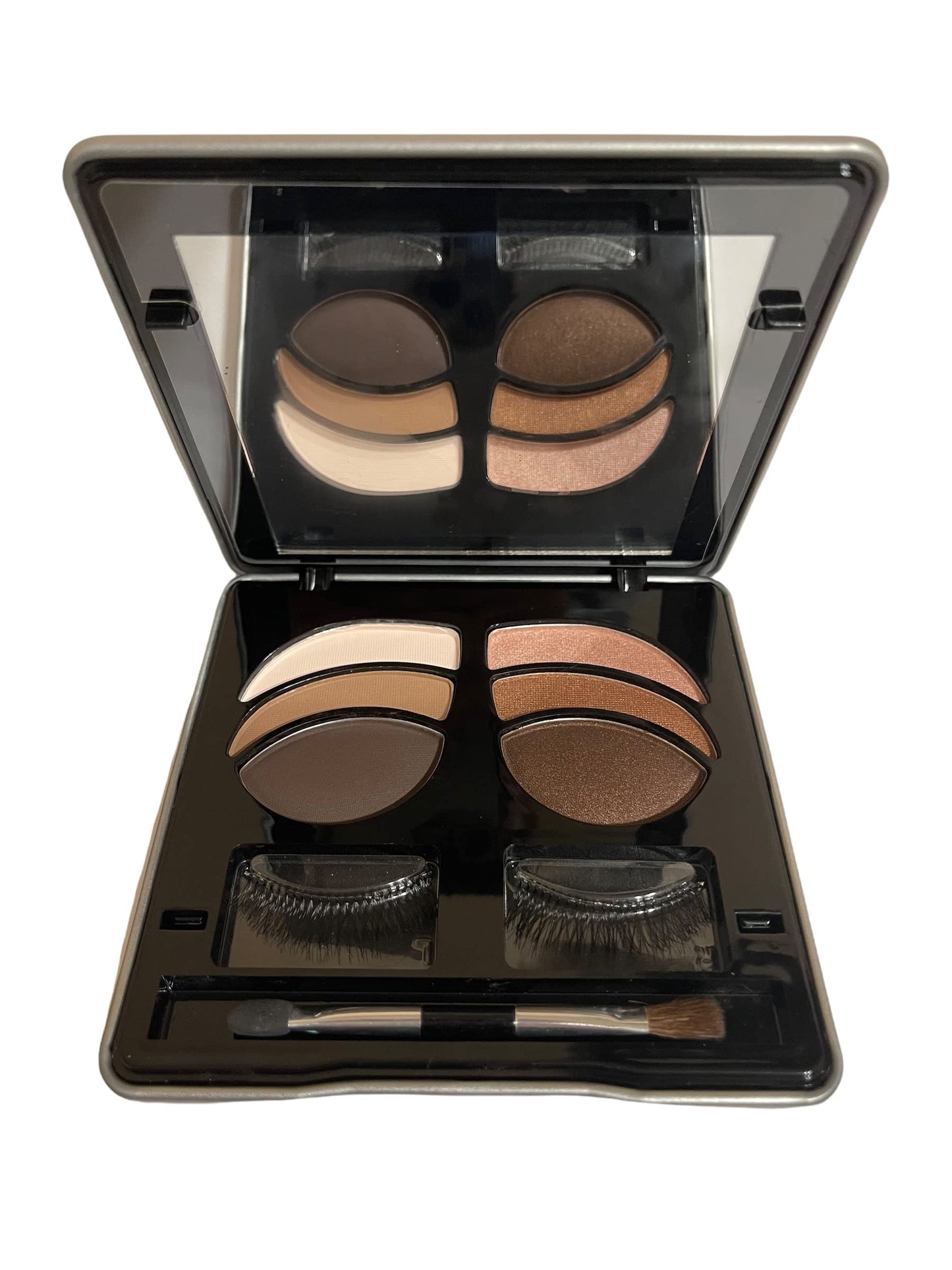 Makeover Essentials Lashing Out Girls Day out Eyeshadow &1 Pair Eyelash