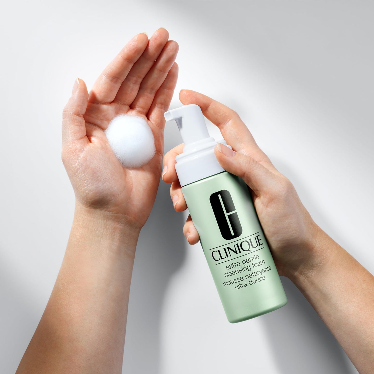 Clinique 3-Step Extra Gentle Mild Cleansing Foam Face Cleanser | For Dry + Sensitive Skin | Non-Irritating, Cleansing + Comforting, 4.2 Fl Oz