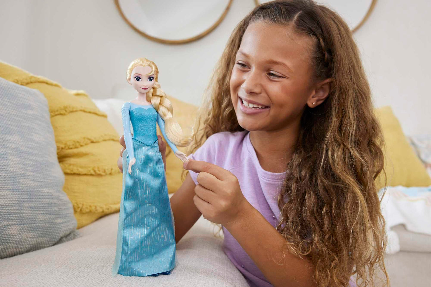 Mattel Disney Frozen Toys, Elsa Fashion Doll & Accessory with Signature Look, Inspired by the Movie