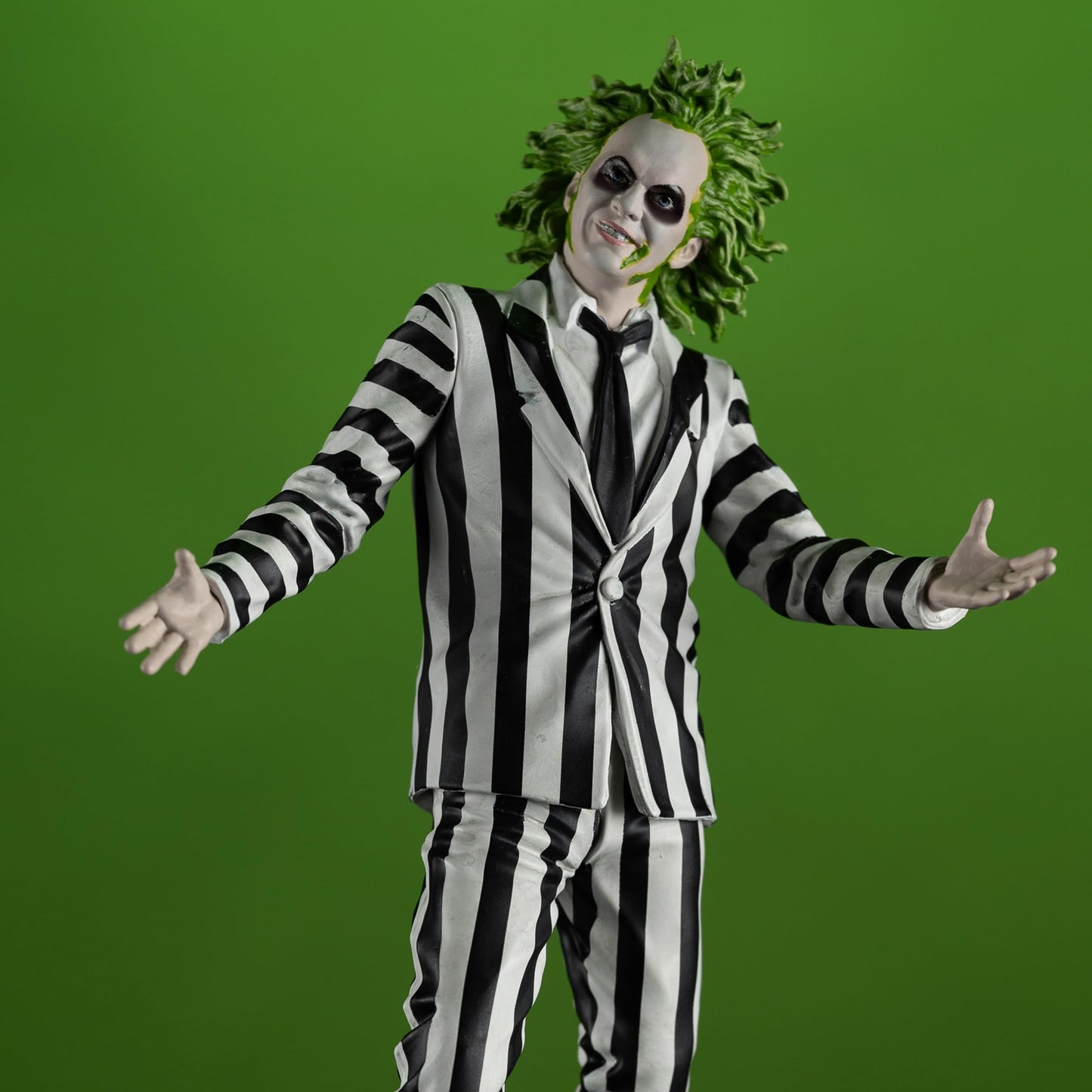 McFarlane Toys - Beetlejuice 6in Posed Figure
