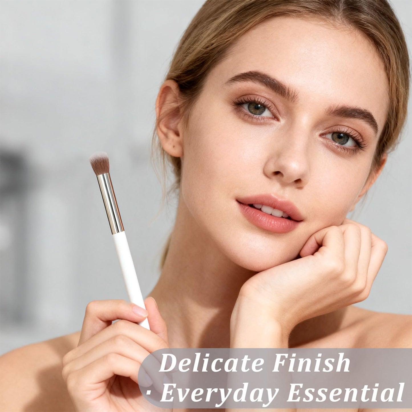 Blending Eye Brush - Professional Eyeshadow & Eyeliner Brush for Seamless Blending and Natural Finish, Vegan & Cruelty-Free Synthetic Bristles