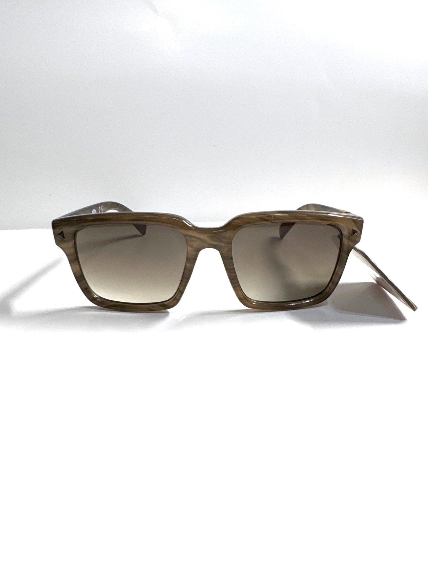 Foster Grant Sunglass Styles for Y.O.U. (Your own unique fit) low bridge fit. Brown horn square. MCS33