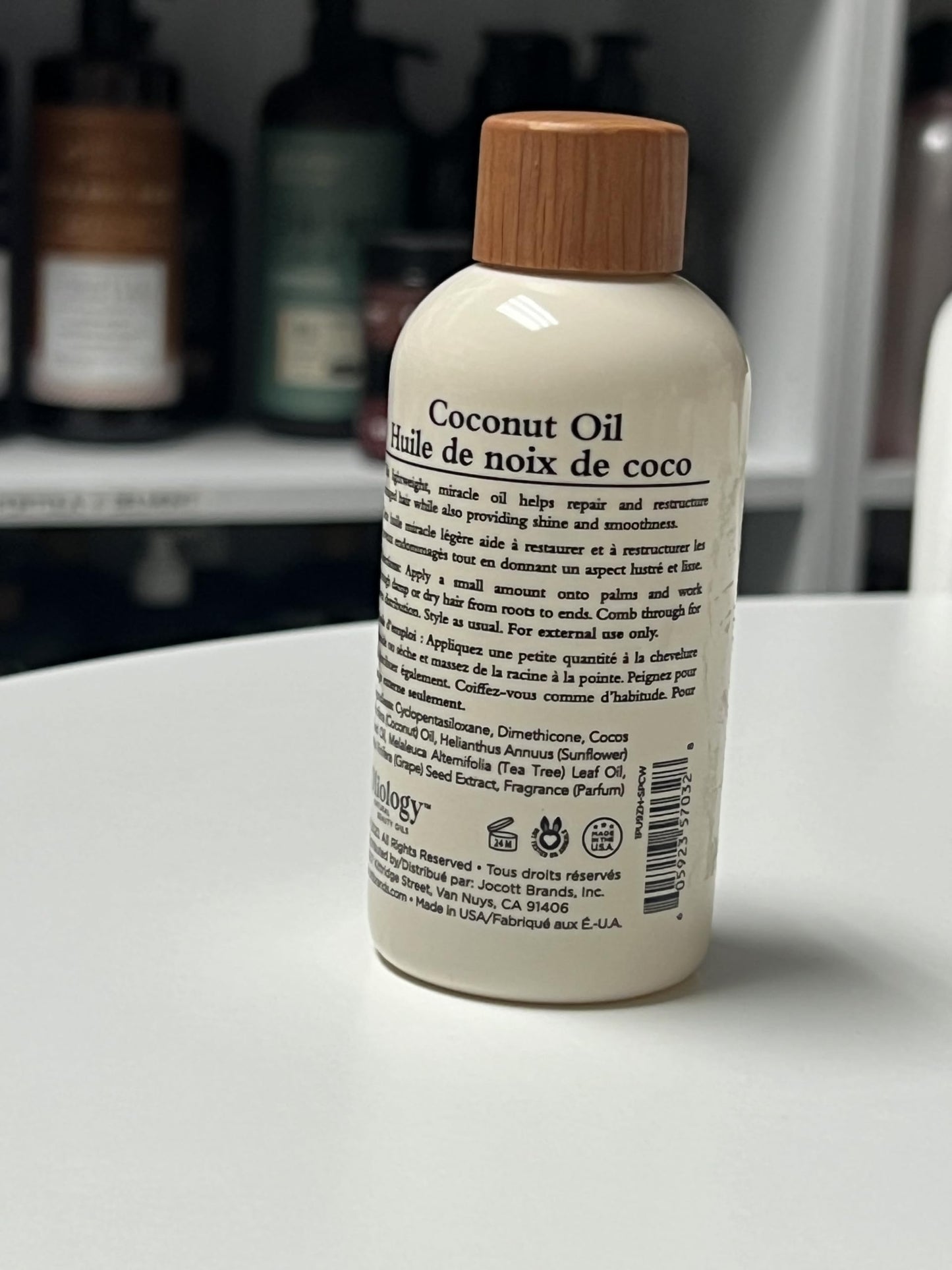 Oliology Coconut Hair Oil - Meds Split Ends, Controls Frizz, Hydrates & Softens - Lightweight Formula Helps Repair Distressed Hair from Heat Styling