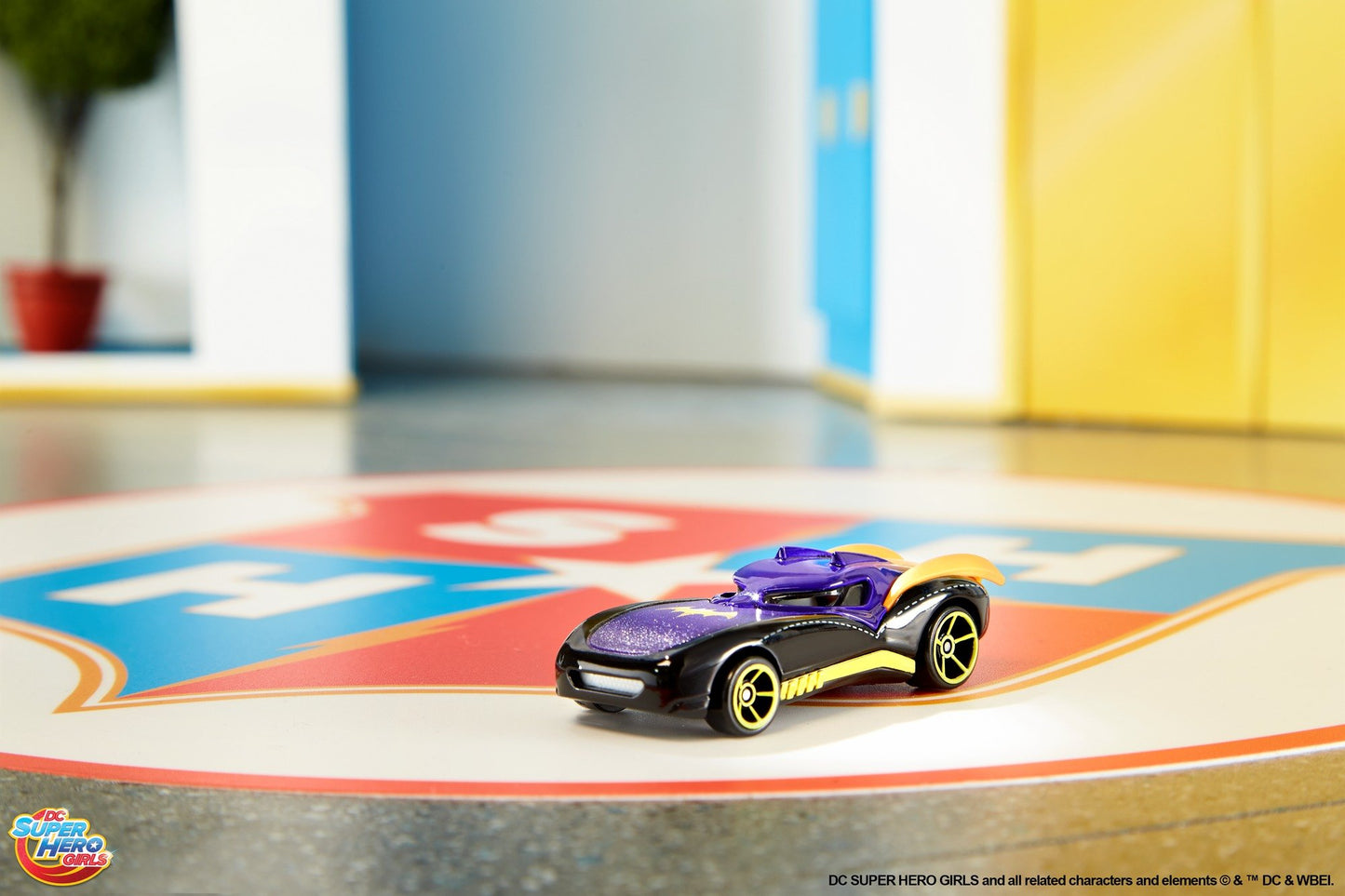 Hot Wheels DC Comics Superhero Girls Batgirl Vehicle