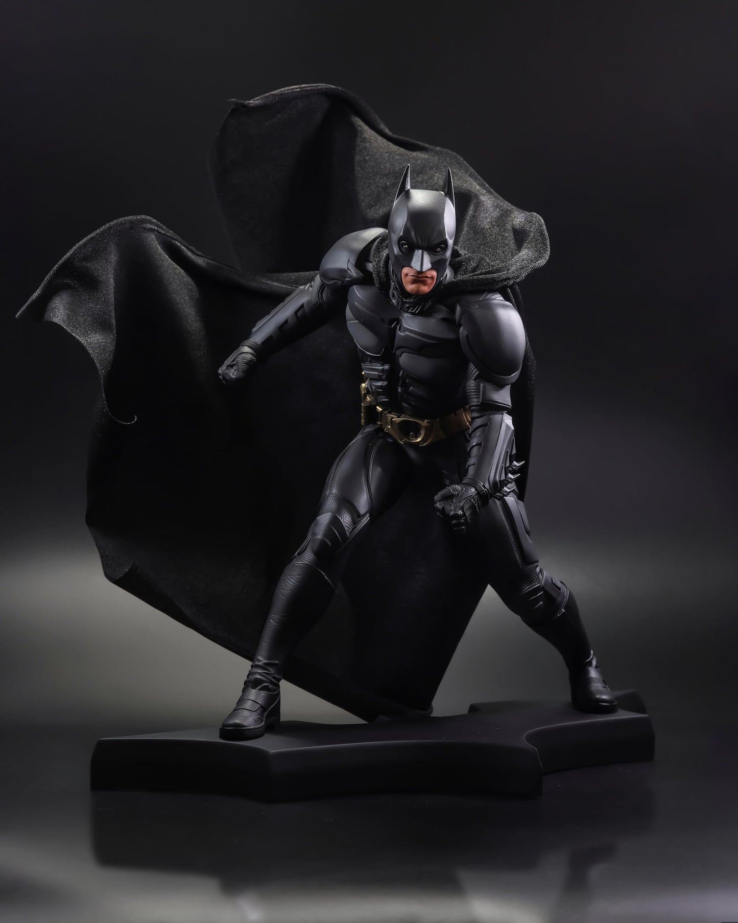McFarlane Toys - DC Direct Batman (The Dark Knight) (DC Movie Statues) 1:6 Scale Resin Statue
