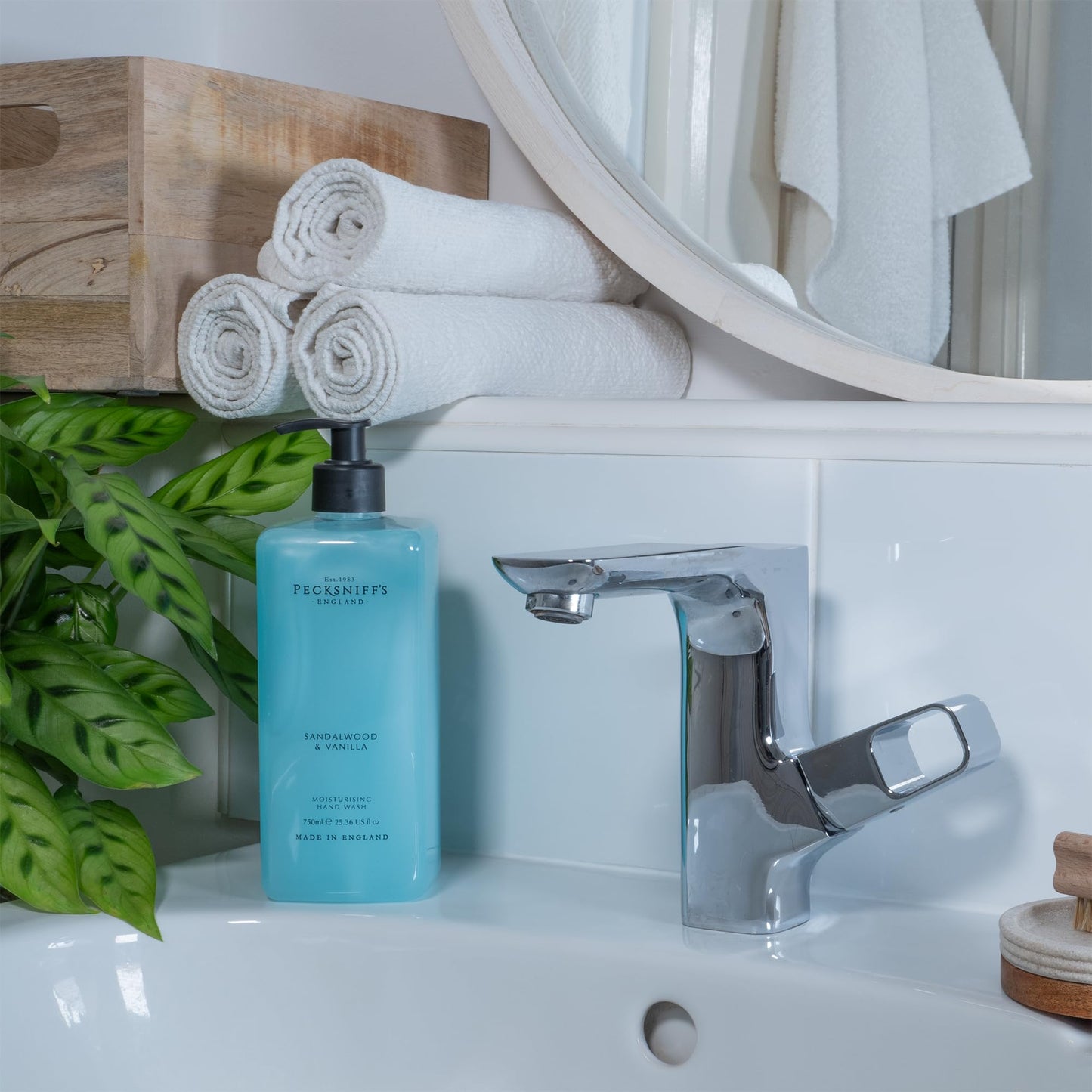 Pecksniff's Classic Sandalwood & Vanilla Scented Moisturizing Hand Wash | 750ml, 25.3 Fl oz