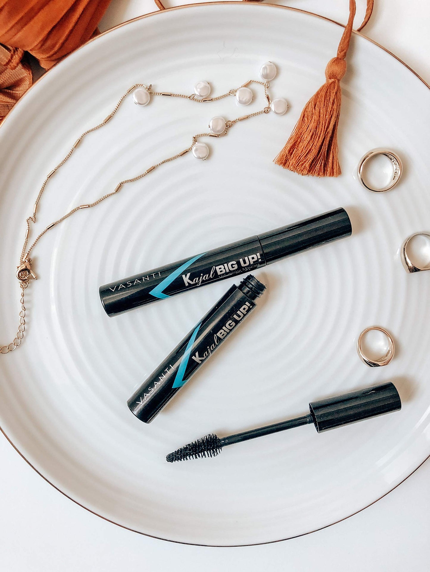 VASANTI Kajal Big Up, Volumizing Mascara (Black) - Long Lasting, Water resistant, Sumdge proof, Intense Volume, Safe for Sensitive Eyes, Non Clumping