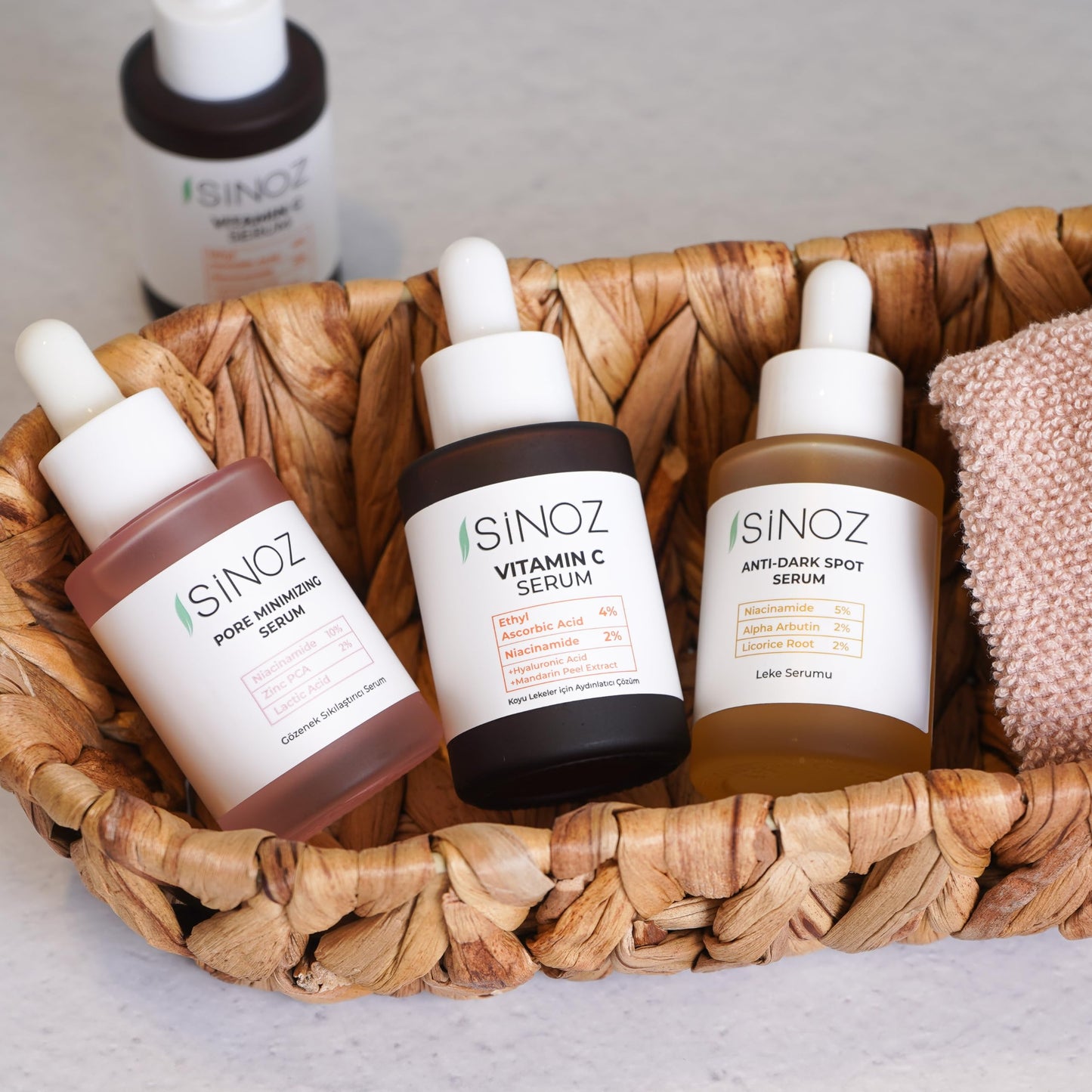 Sinoz Vitamin C Brightening Face Serum | With Hyaluronic Acid & Vitamin C%4 + Niacinamide%2 | Evens Skin Tone, Fades Dark Spots & Fine Lines