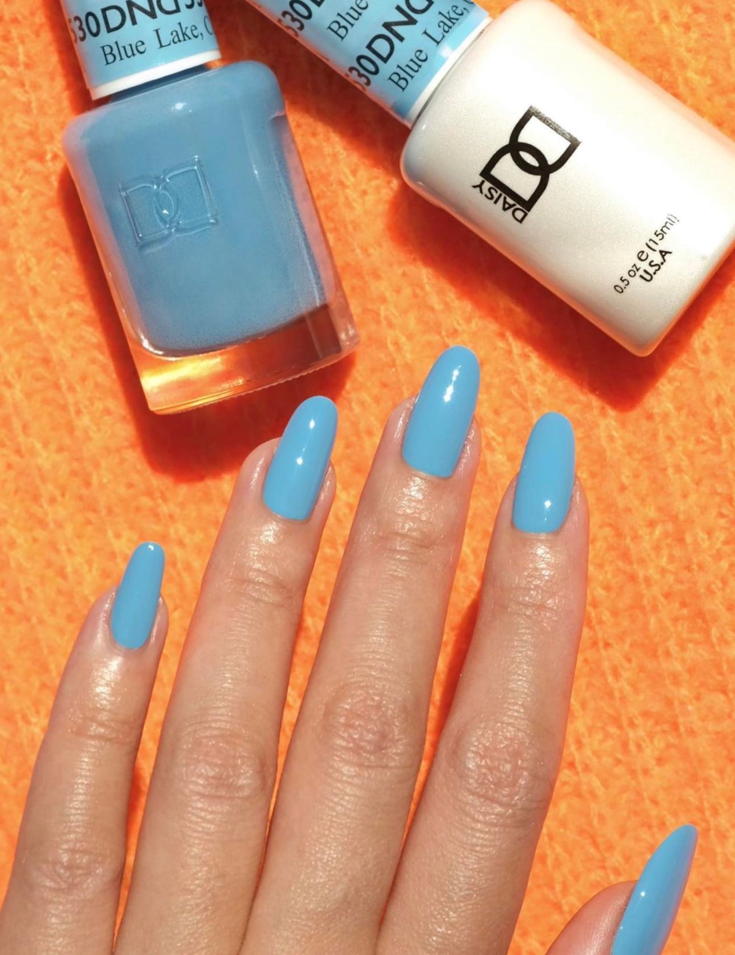 DND Gel Polish Set, Blue Collection, UV Gel Polish and Air Dry Nail Lacquer, Matching Chip-Free Polish Duo, 530 Blue Lake, 0.5 Fl Oz