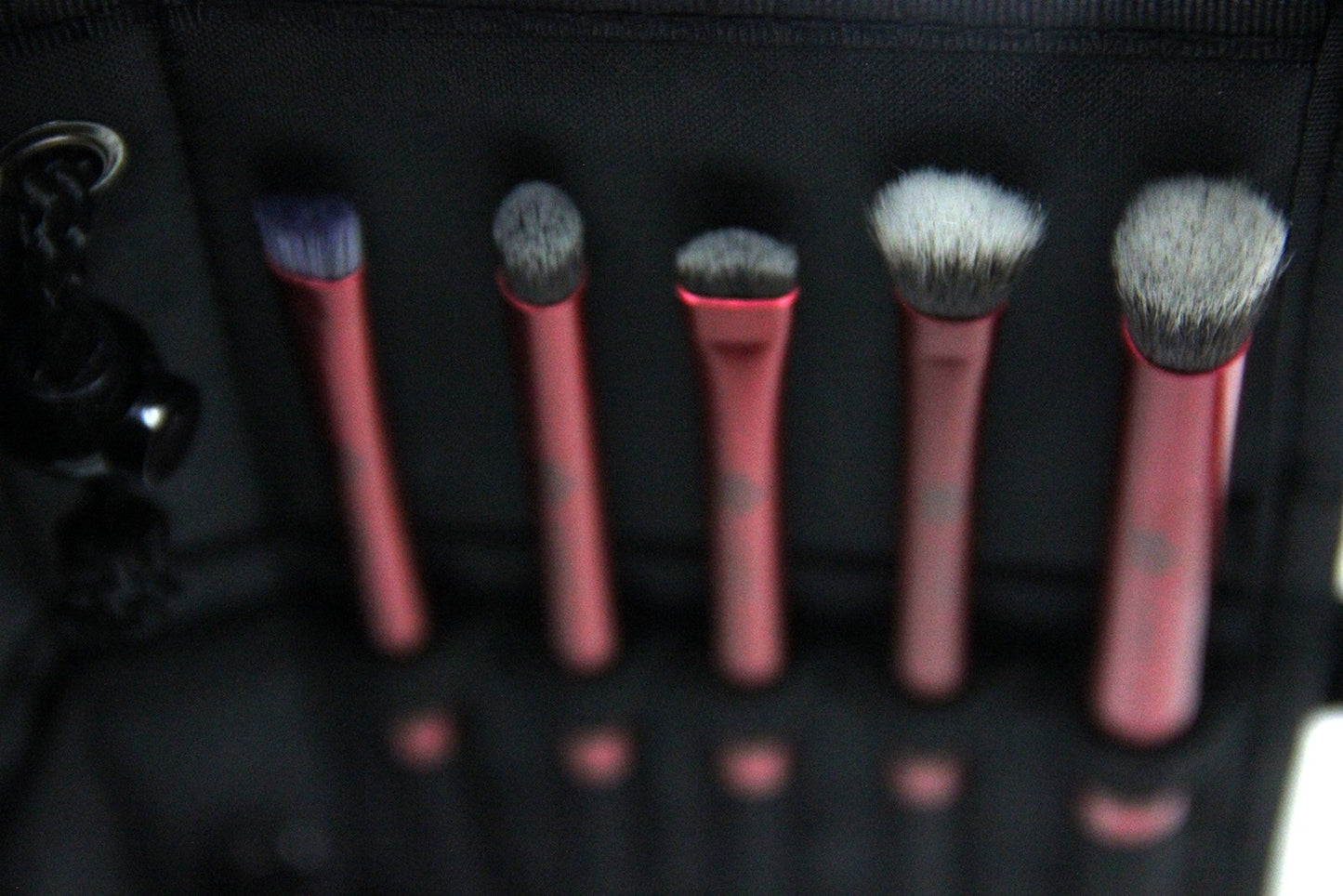 Professional Hypoallergenic Cosmetic Makeup Eye Shadow Brush Kit with Carrying Case (5-Piece Set)