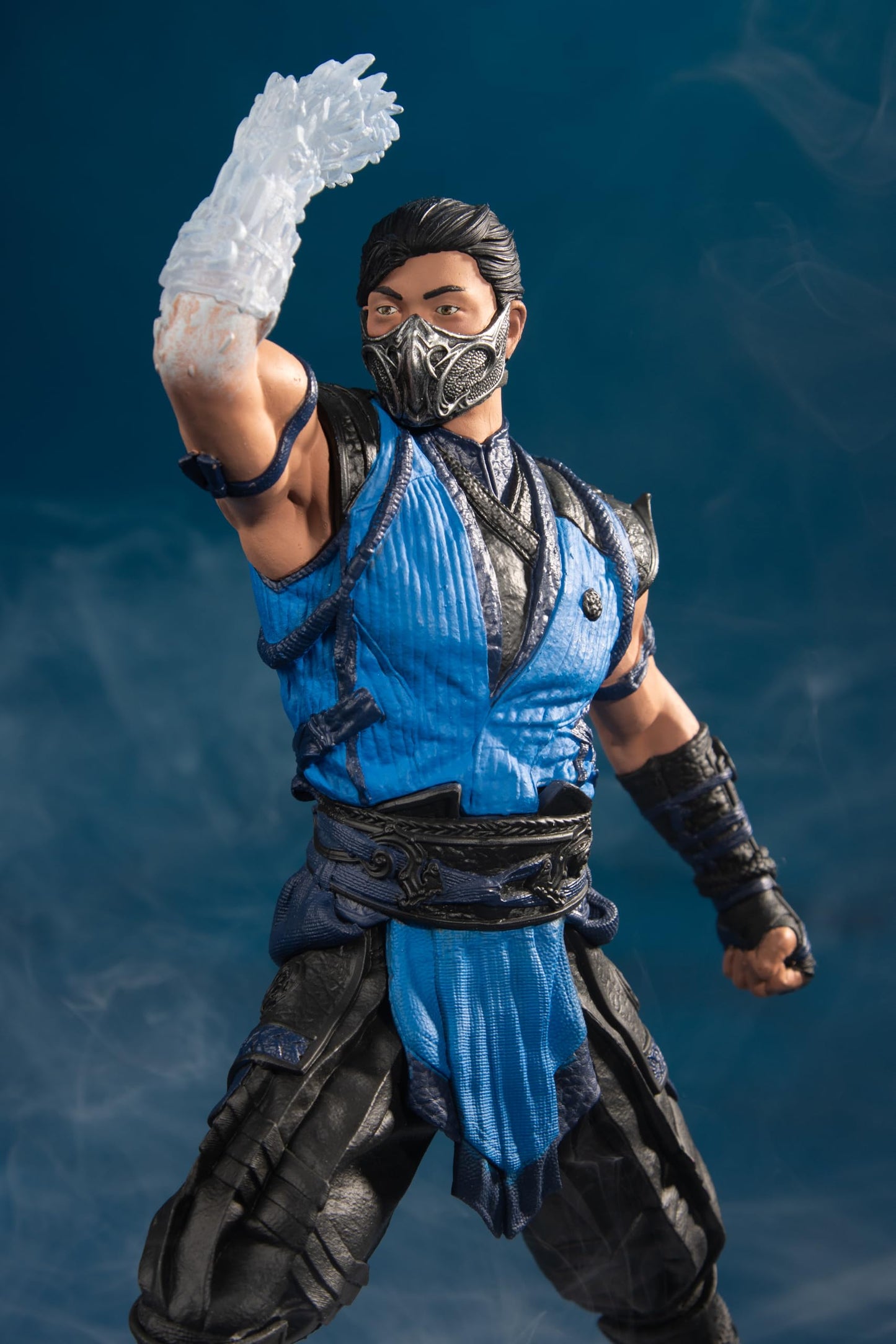 McFarlane Toys - Mortal Kombat Sub-Zero (Mortal Kombat 1) 1:6 Scale Posed Figure