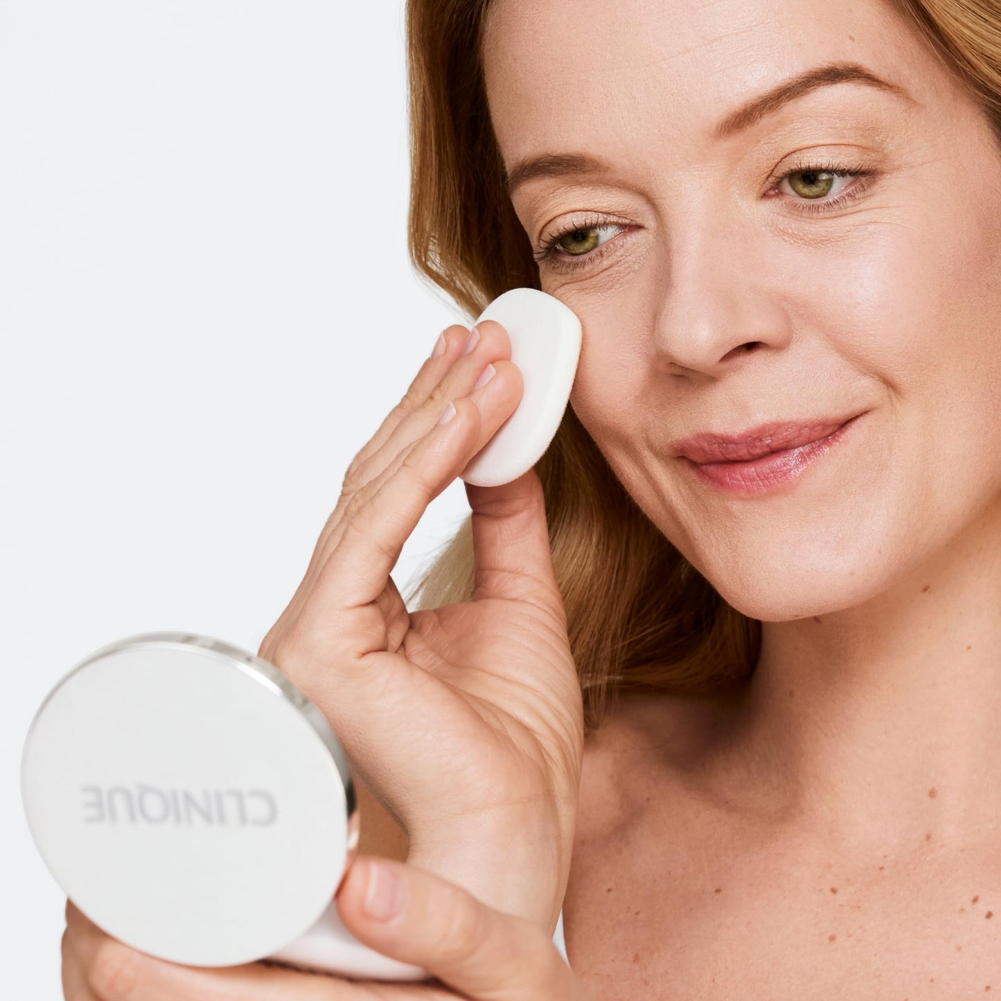 Clinique Beyond Perfecting Powder Lightweight Full Coverage Foundation + Concealer For Dry Combination to Oily Skin Types, Beige, 0.51 Ounce