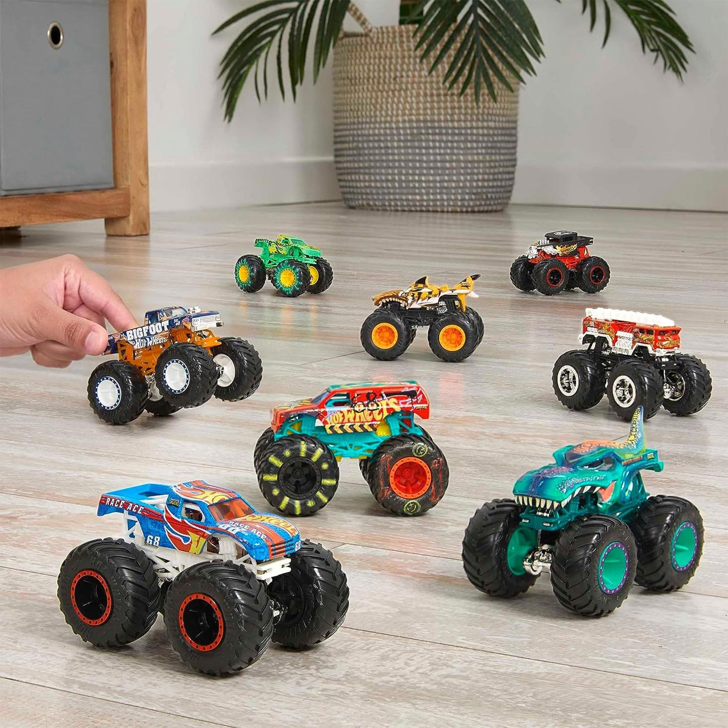 Hot Wheels Monster Trucks Live 8-Pack, Multipack of 1:64 Scale Toy Monster Trucks, Characters from The Live Show, Smashing & Crashing Trucks, Toy…
