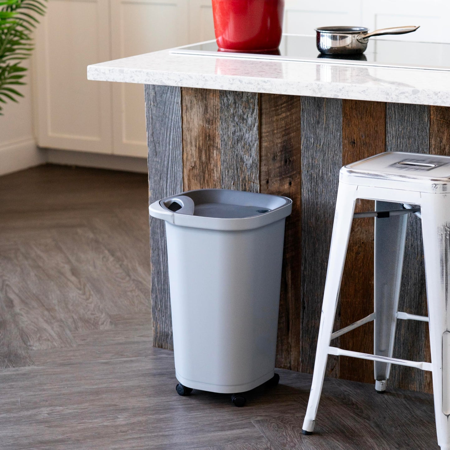 IRIS USA Pet Food Storage Container 25 lbs, Premium 60% Improved Airtight Seal with Air Valve, 2 Cup Scoop, Removable Wheels, Easy to Open - Made…