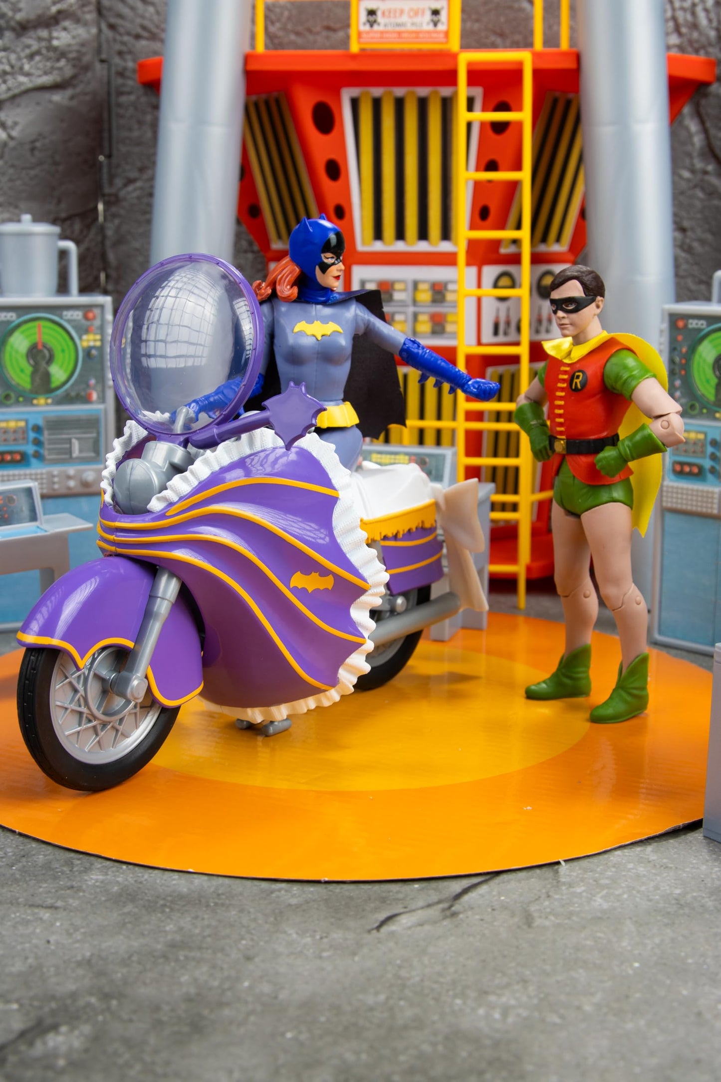 McFarlane Toys - DC Retro Batgirl Cycle (Batman 66')