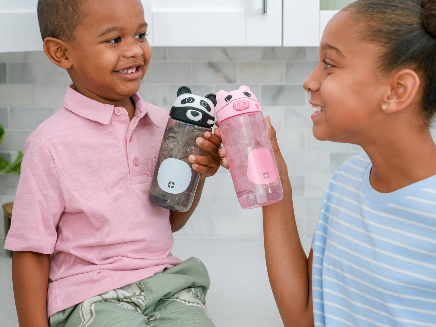 Ello Ellies 16oz Plastic Kids Water Bottle with Straw and Built-in Carrying Handle and Leak-Proof Locking Lid for School backpack, Lunchbox