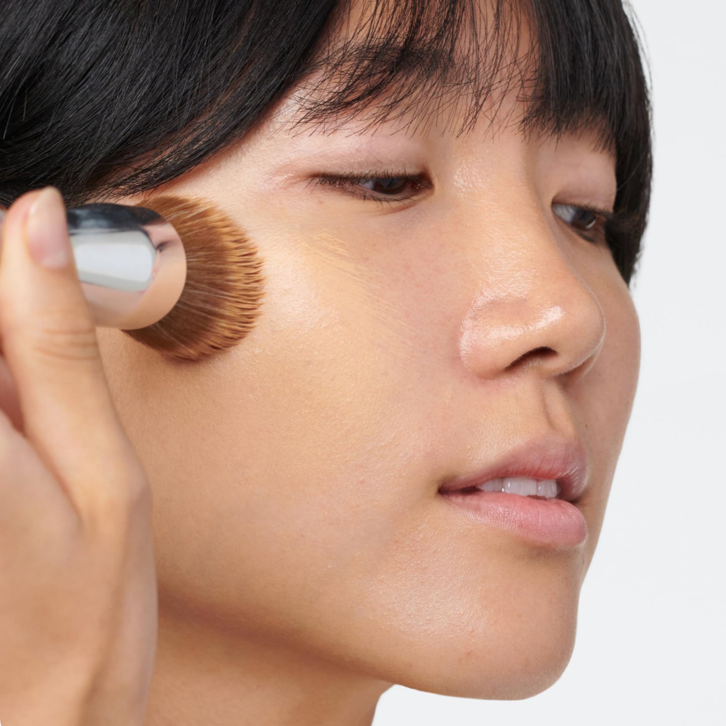 Clinique Versatile Blending Buffing Foundation Brush for Cream, Liquid, and Powder Foundation | Buildable Coverage