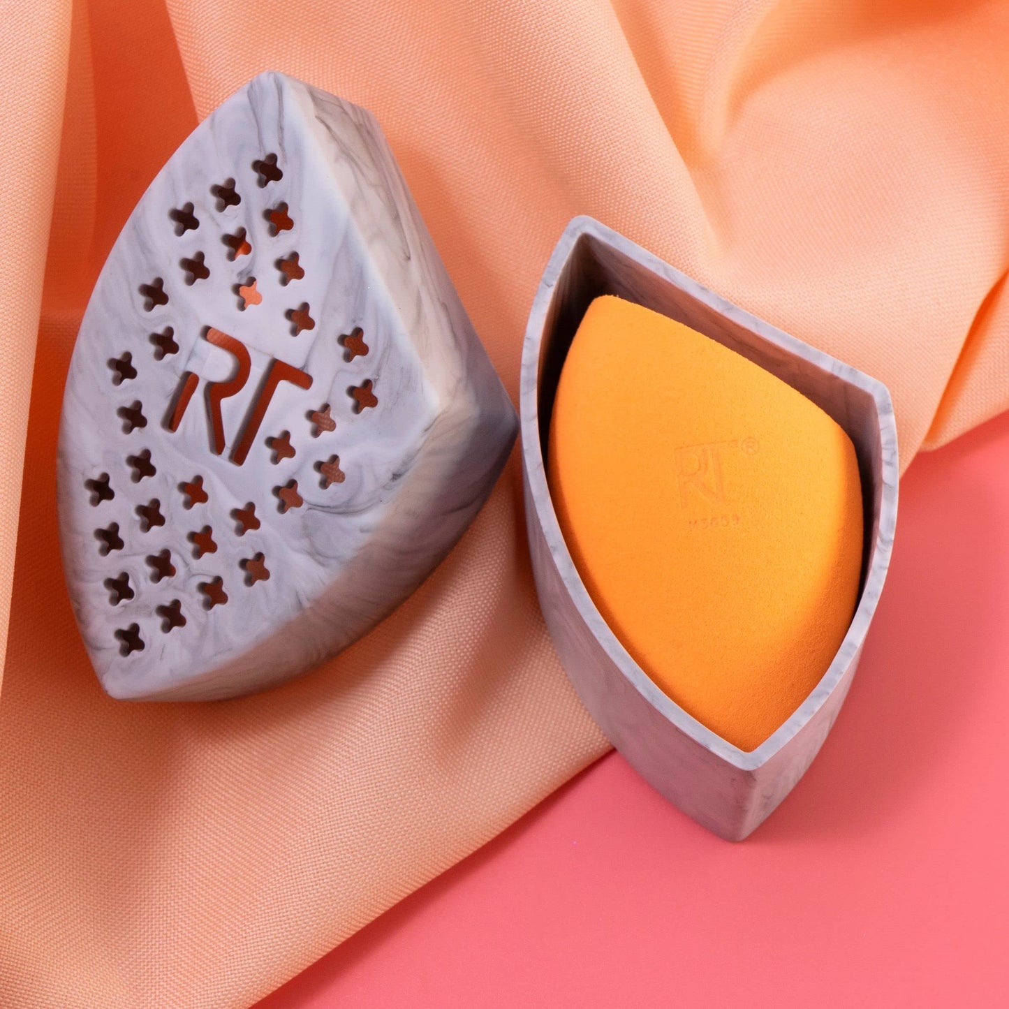 Real Techniques Premium Sponge Case, Protects Beauty Sponges, Easy To Store, Travel Sized & Durable, Perfect For Makeup Blending Sponges On-The-Go