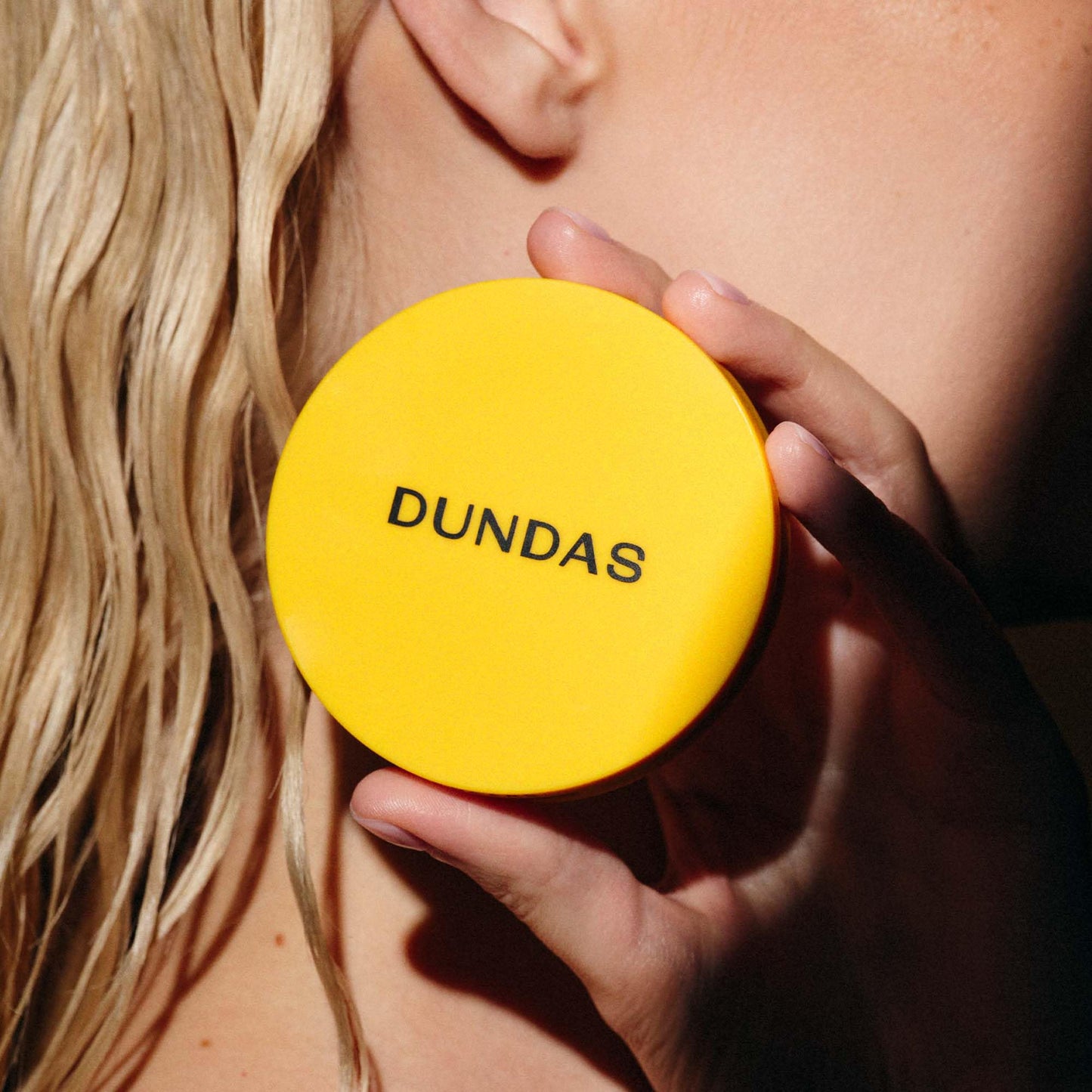 Dundas Bronzer Anonymous, Contour Powder for Face and Body, Bronzing Shimmer, Matte Finish, Face Make Up for All Skin Types, Cruelty Free Natural