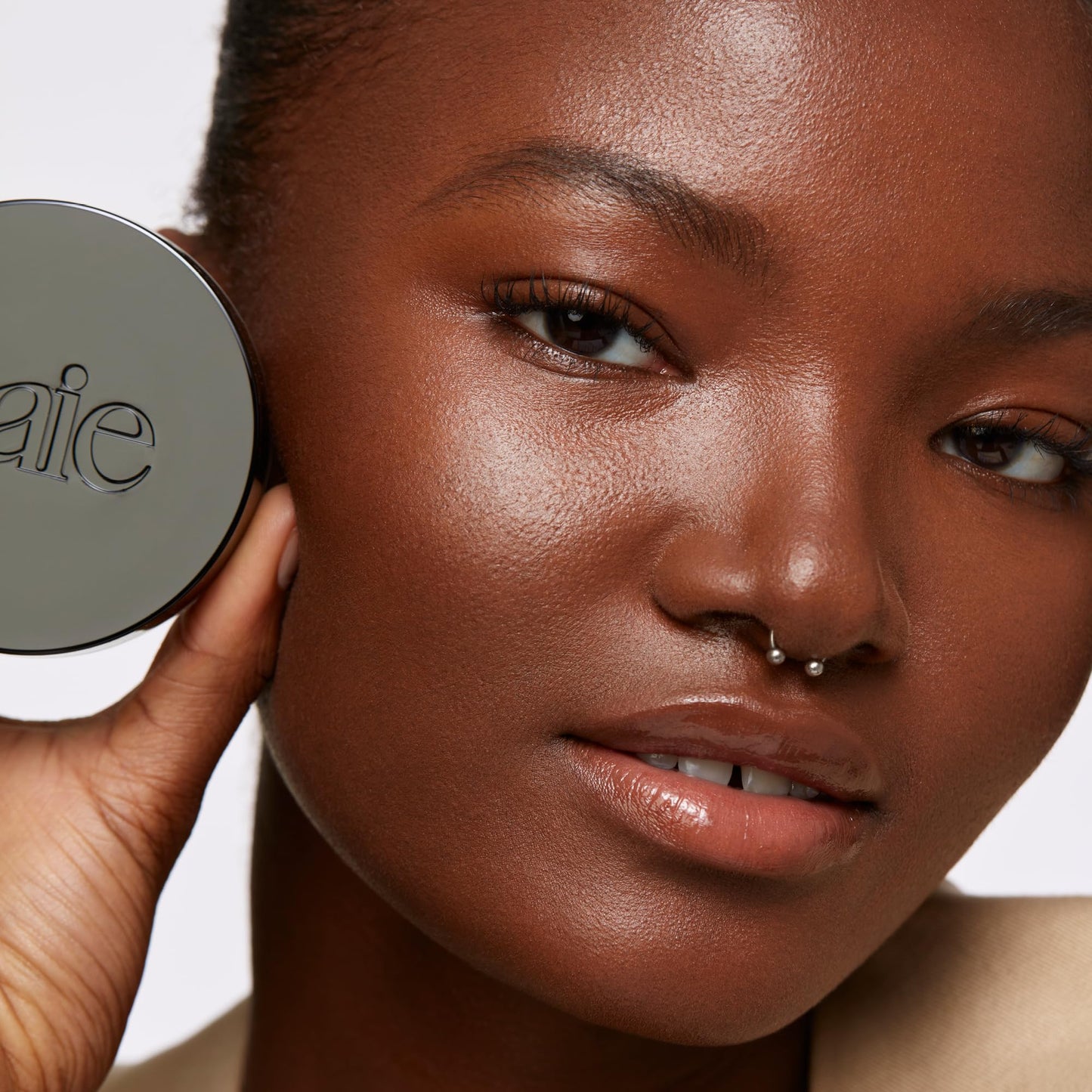 Saie Sun Melt Cream Bronzer - Buildable Balm Face Bronzer for Effortless Sculpting - Cream Contour Enriched with Vitamin C, Nourishing Skincare