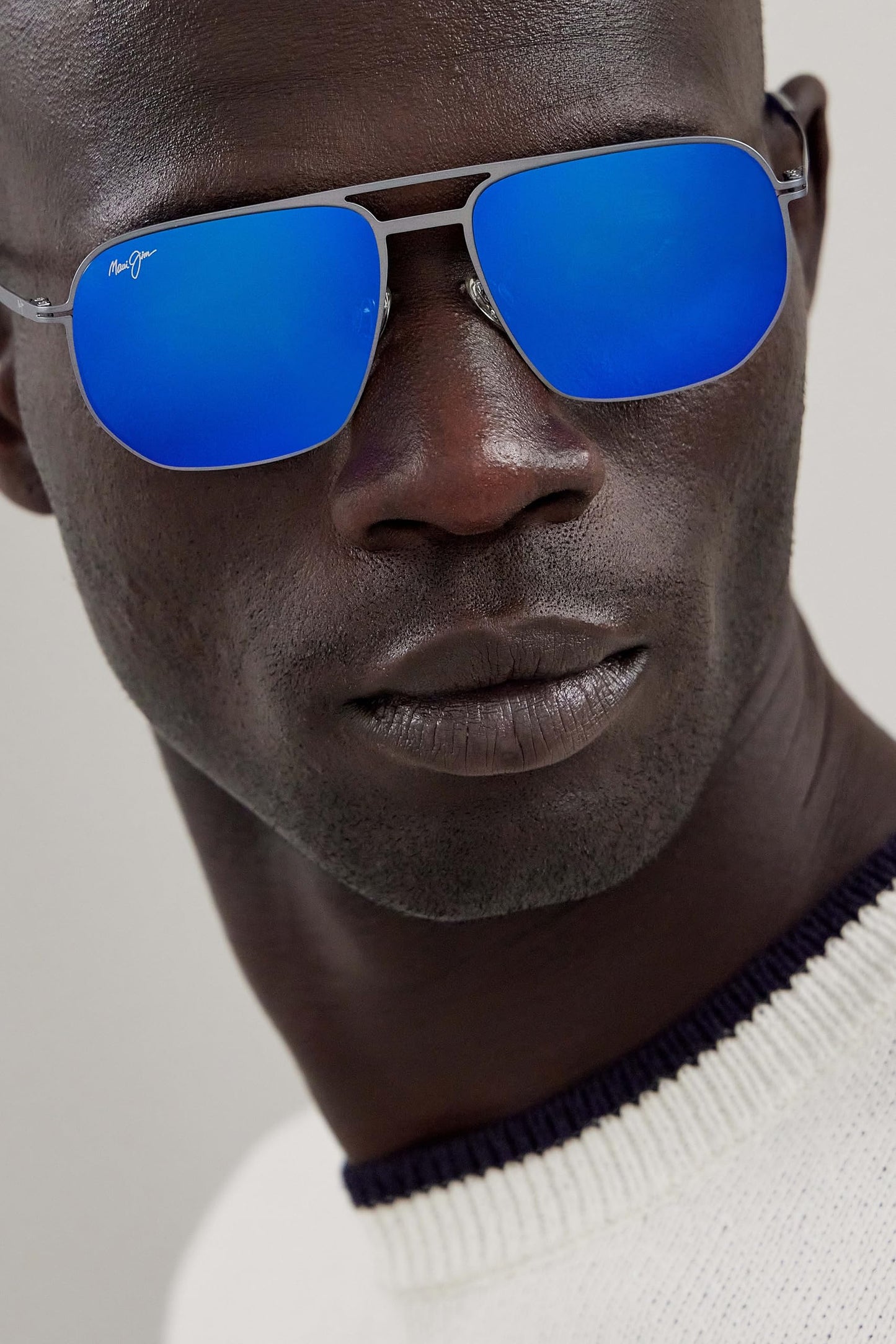 Maui Jim Men's & Women's Sharks Cove Polarized Square Sunglasses, Dove Grey/Blue Hawaii Polarized, Medium