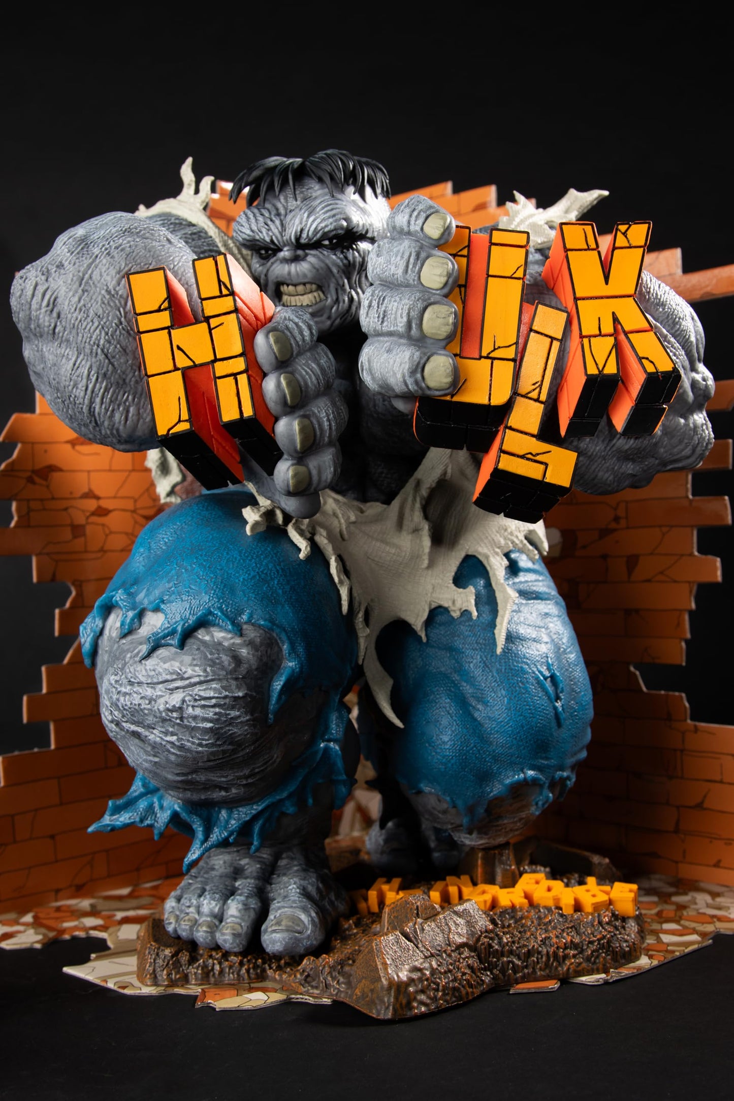 McFarlane Toys - Marvel The Incredible Hulk 1:6th Scale Collectible with Scene (The Incredible Hulk #345)