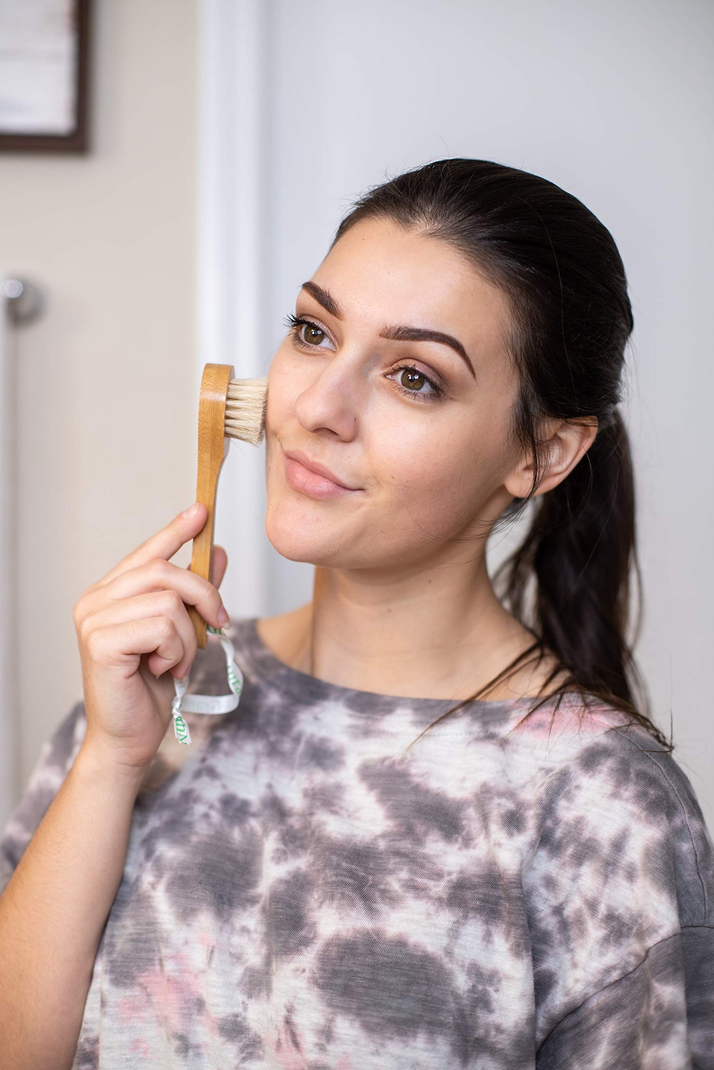 GranNaturals Manual Facial Brush Dry Brushing Scrubber - Stiff Boar Bristles for Exfoliation - Promotes Lymphatic Drainage, Deep Cleansing, Gentle