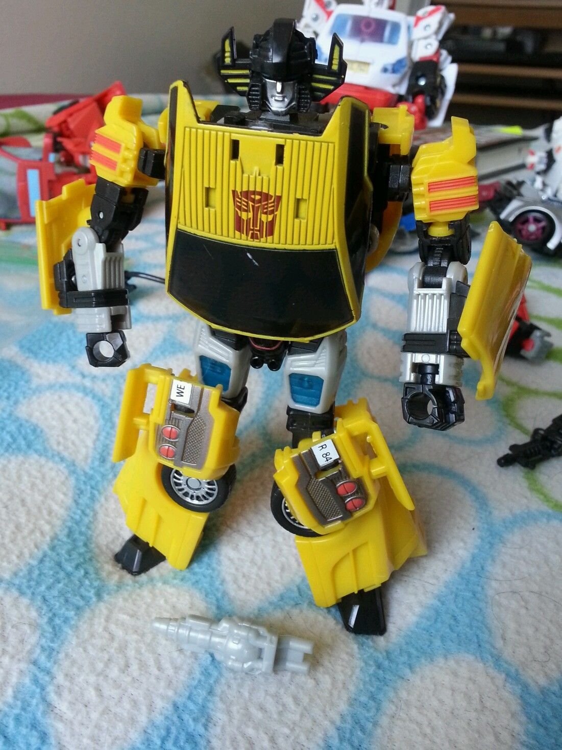 Transformers Universe Deluxe Class Classic Series Action Figure - Autobot Sunstreaker with Electron Pulse Blaster