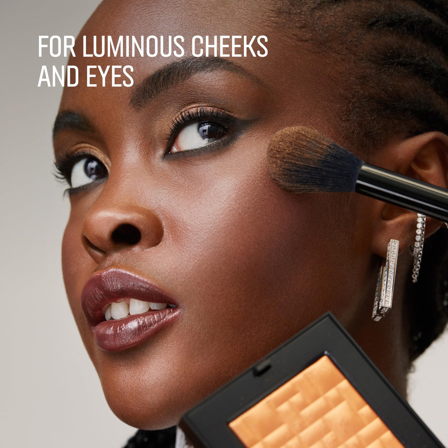 Bobbi Brown Highlighting Powder | Pearl-Infused Highlighter Makeup For Luminous Cheeks & Eyes | Gel-Powder Hybrid, 0.28 Ounce, Bronze Glow #2