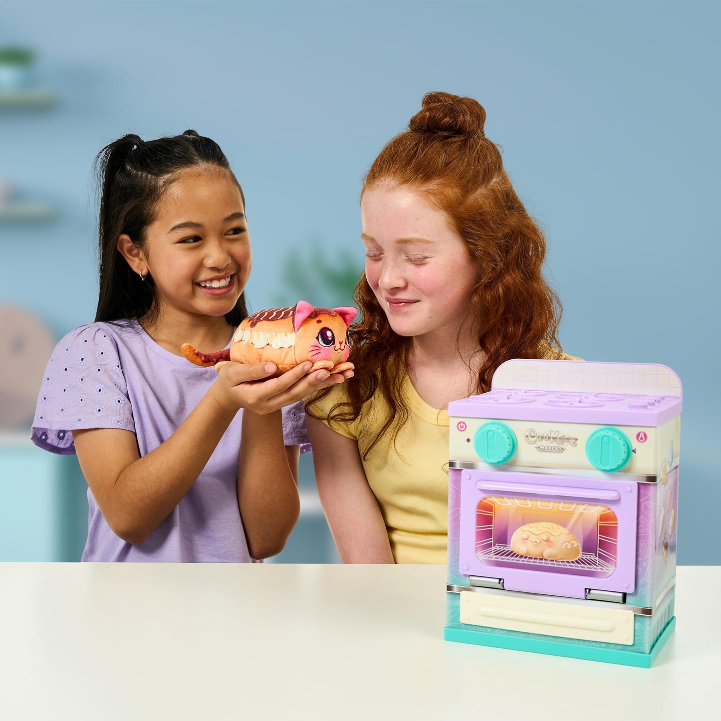 Cookeez Makery Lil' Bakez Oven, Mix The Dough and Make A Scented Surprise Pet in The Form of A Deliciously Scented Plush Toy (Non-Electronic), Bake…