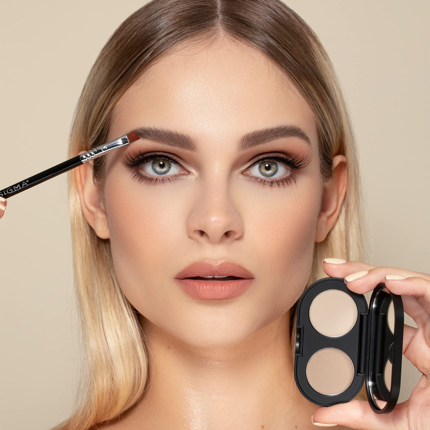 Sigma Beauty Color + Shape Brow Powder Duo - Eye Brow Palette for Natural, Defined Brows - Dark and Light Brow Powder to Tint and Highlight - Vegan