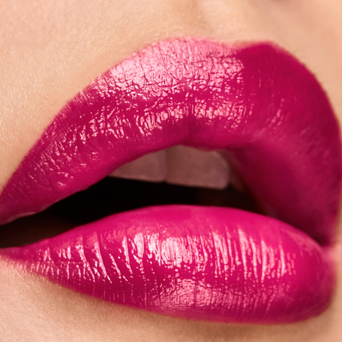 Elizabeth Arden Lipstick, Lip Color Makeup Enriched with Advanced Ceramide Complex, Vitamin E and Maracuja Oil, Boldly Fuchsia