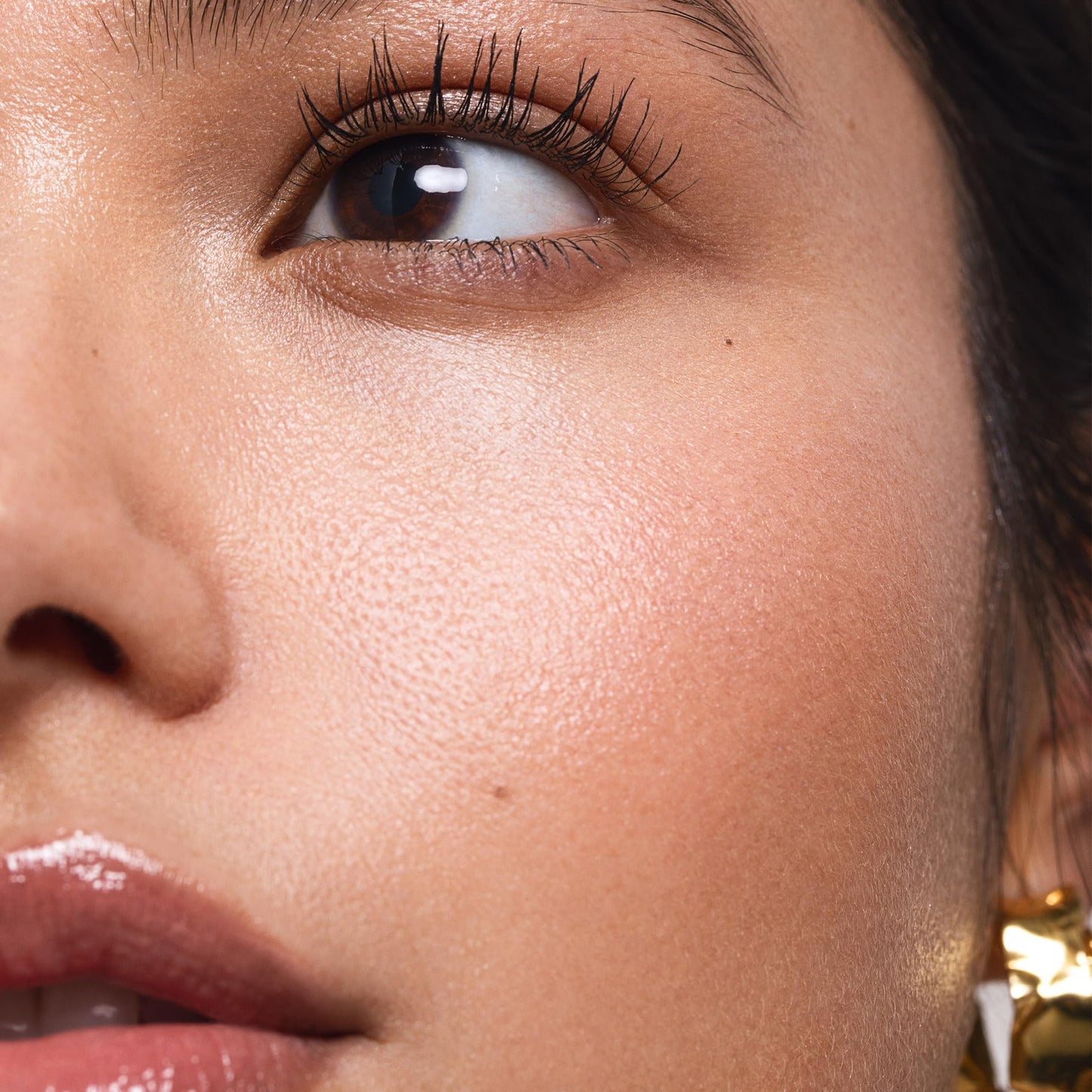 Saie Mascara 101 - Lash Lengthening Mascara for Thick, Bold, Lifted Lashes - Buildable Eye Makeup Formulated to Strengthen and Condition with Rich