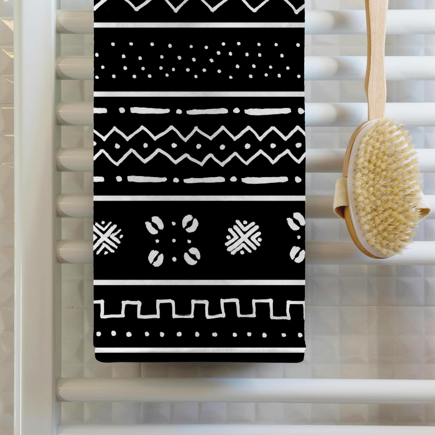 3dRose Towel - White on Black Mudcloth Inspired Tribal Stripe Pattern - African Art - 15 by 22-inches (TWL_318148_1)
