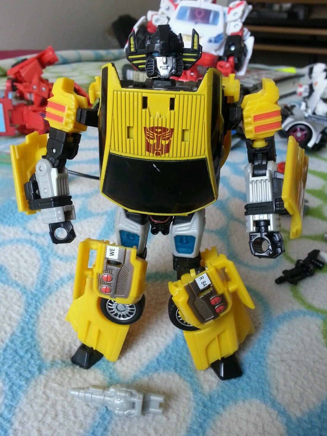 Transformers Universe Deluxe Class Classic Series Action Figure - Autobot Sunstreaker with Electron Pulse Blaster
