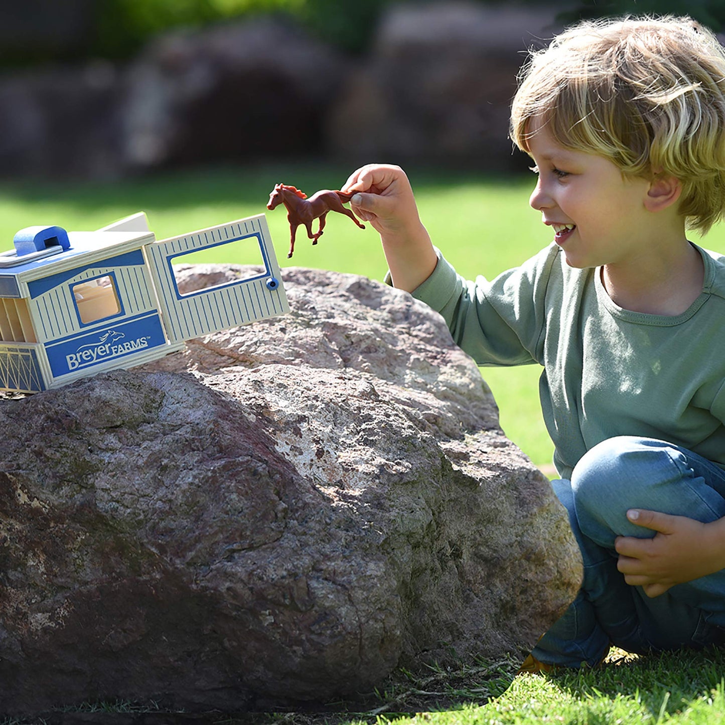 Breyer Horses Farms Wooden Stable Playset with 6 Horses | 6 Piece | 6 Stablemates Horses Included | 6” H x 9” L x 2.5” D | 1:32 Scale | Model #59217…
