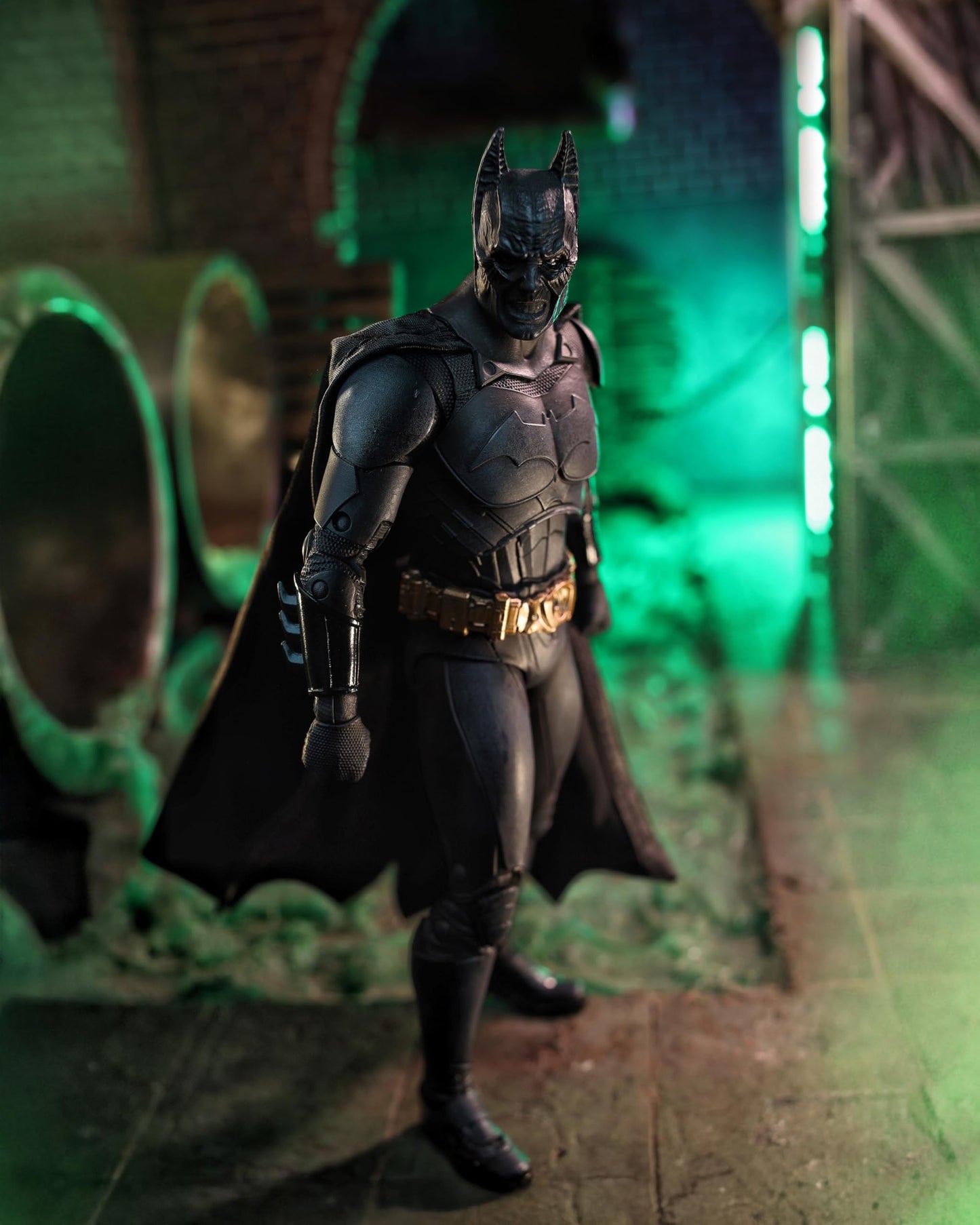 McFarlane Batman Begins DC Multiverse Action Figure Batman (Gold Label) 18 cm