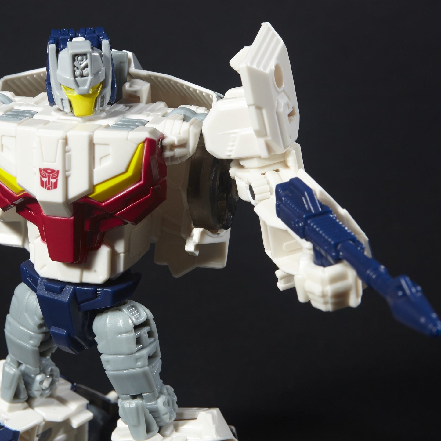 Transformers Generations Titans Return Autobot Breakaway and Autobot Throttle