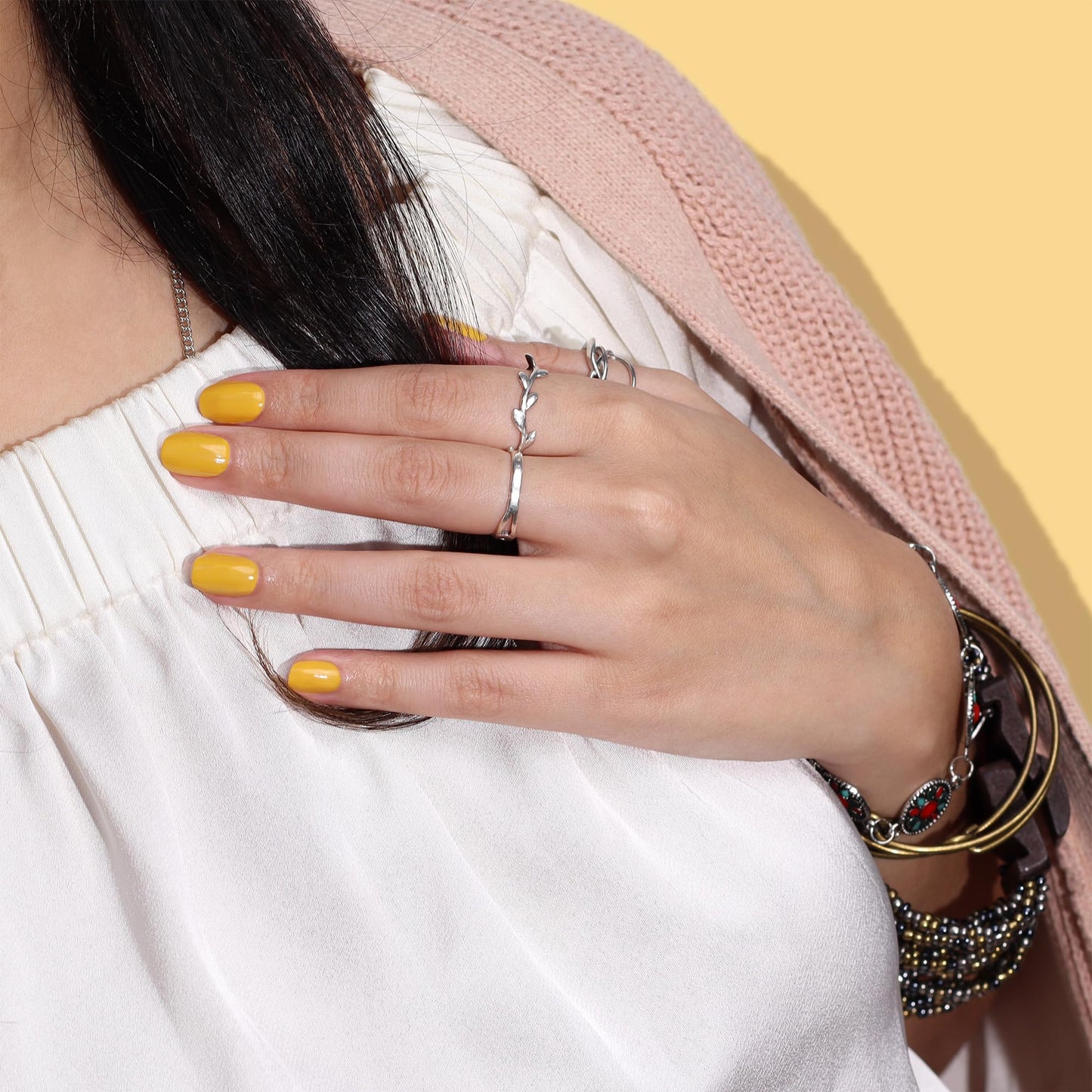 LONDONTOWN Lakur Nail Polish - Orange & Yellow, Daisy Chain, 0.4 Fl Oz, Long-Lasting, Streak-Free, Chip-Resistant | 21+ Free Non-Toxic Vegan Nail Beauty & Personal Care LONDONTOWN