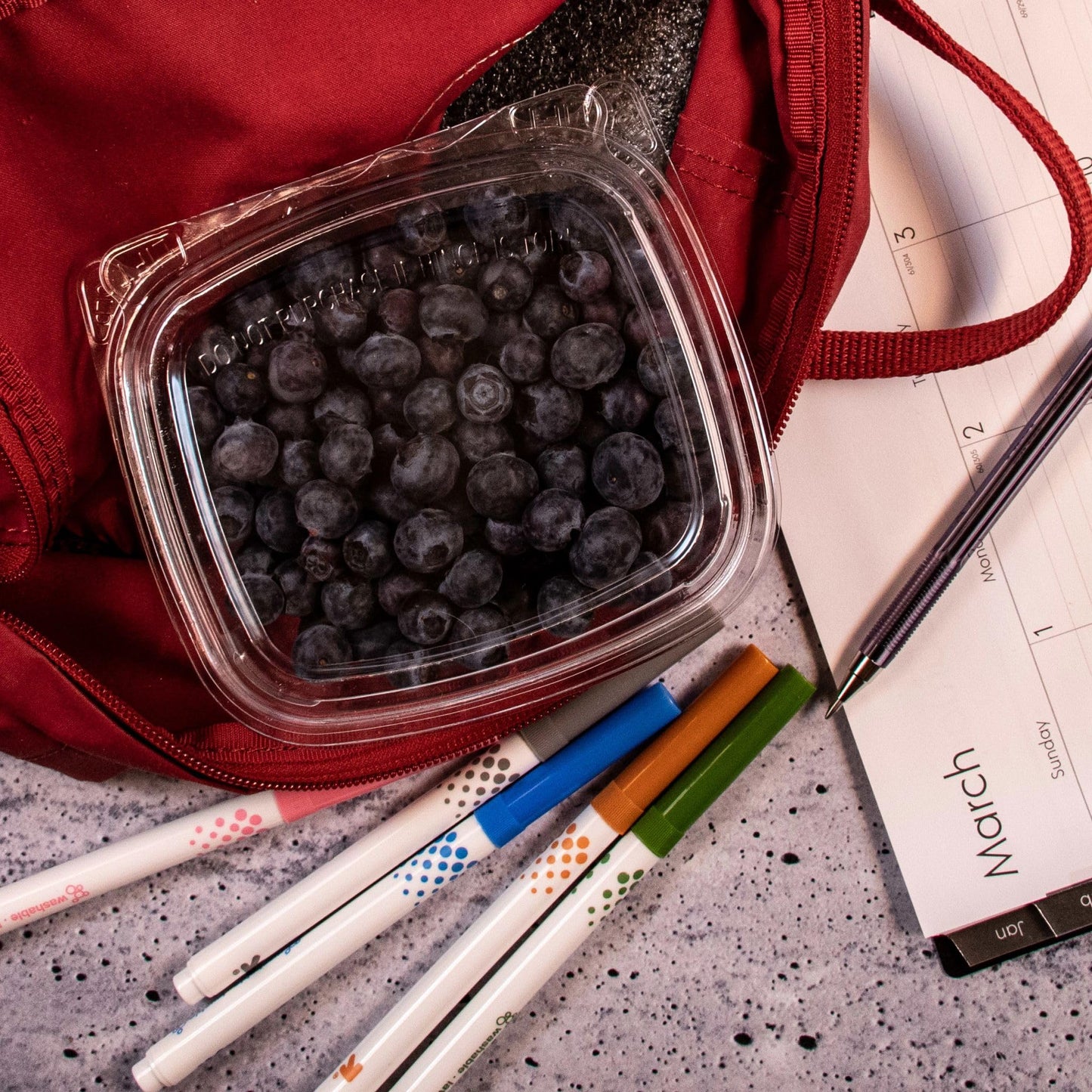 DART CH8DEF 8 oz Tamper-Resistant Clear Hinged Container with Flat Lid (Case of 200)