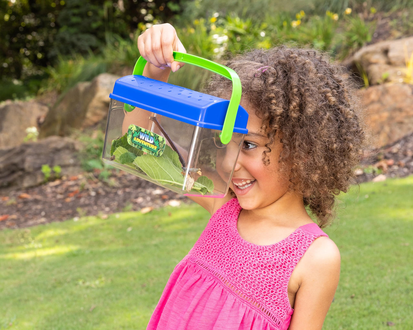 Wild Adventure Bug Catcher & Critter Shack – STEM Toy Habitat with Tweezers & Magnifying Glass for Indoor/Outdoor Insects, Ages 3+