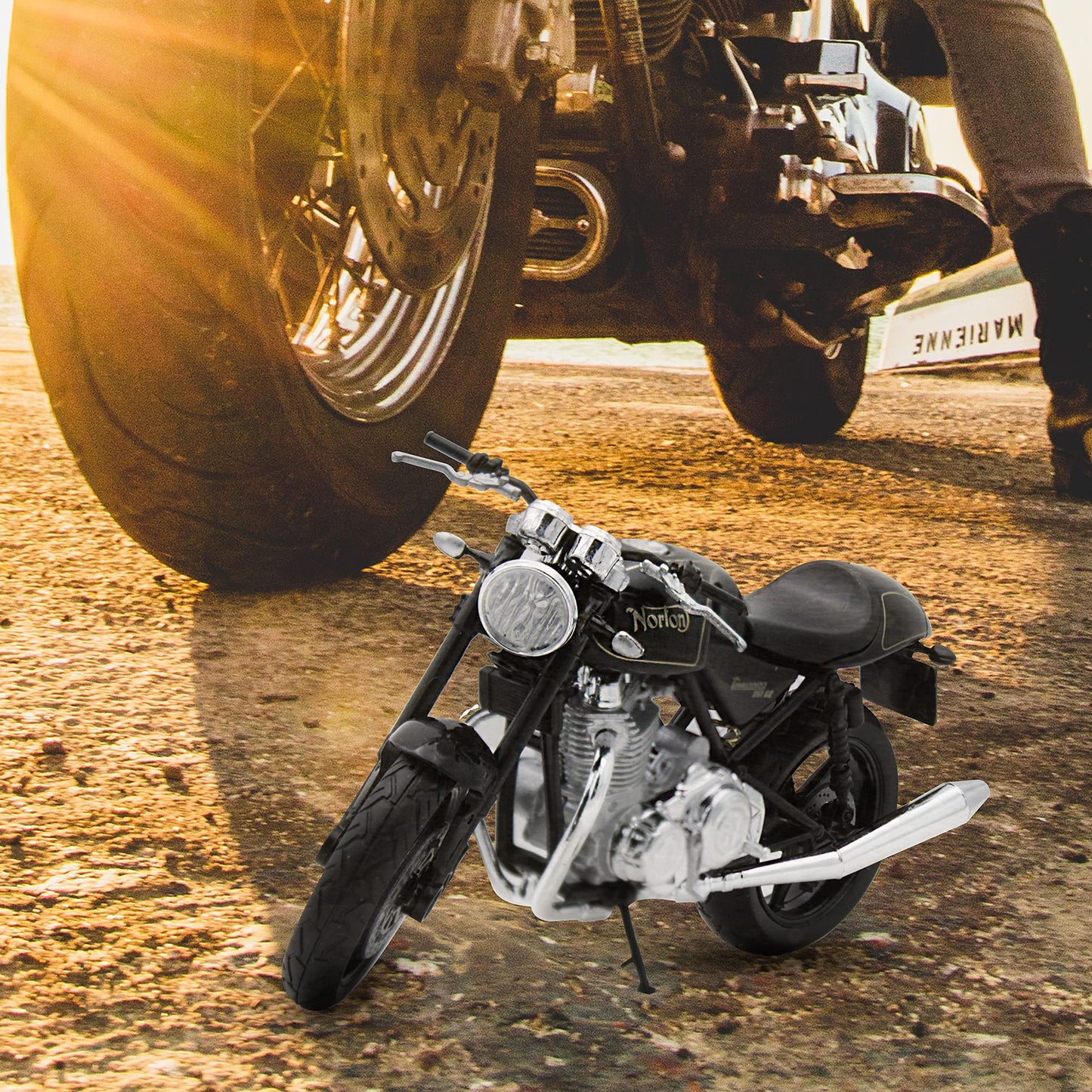 Welly Die Cast Motorcycle Yellow Suzuki DR-Z400S, 1:18 Scale