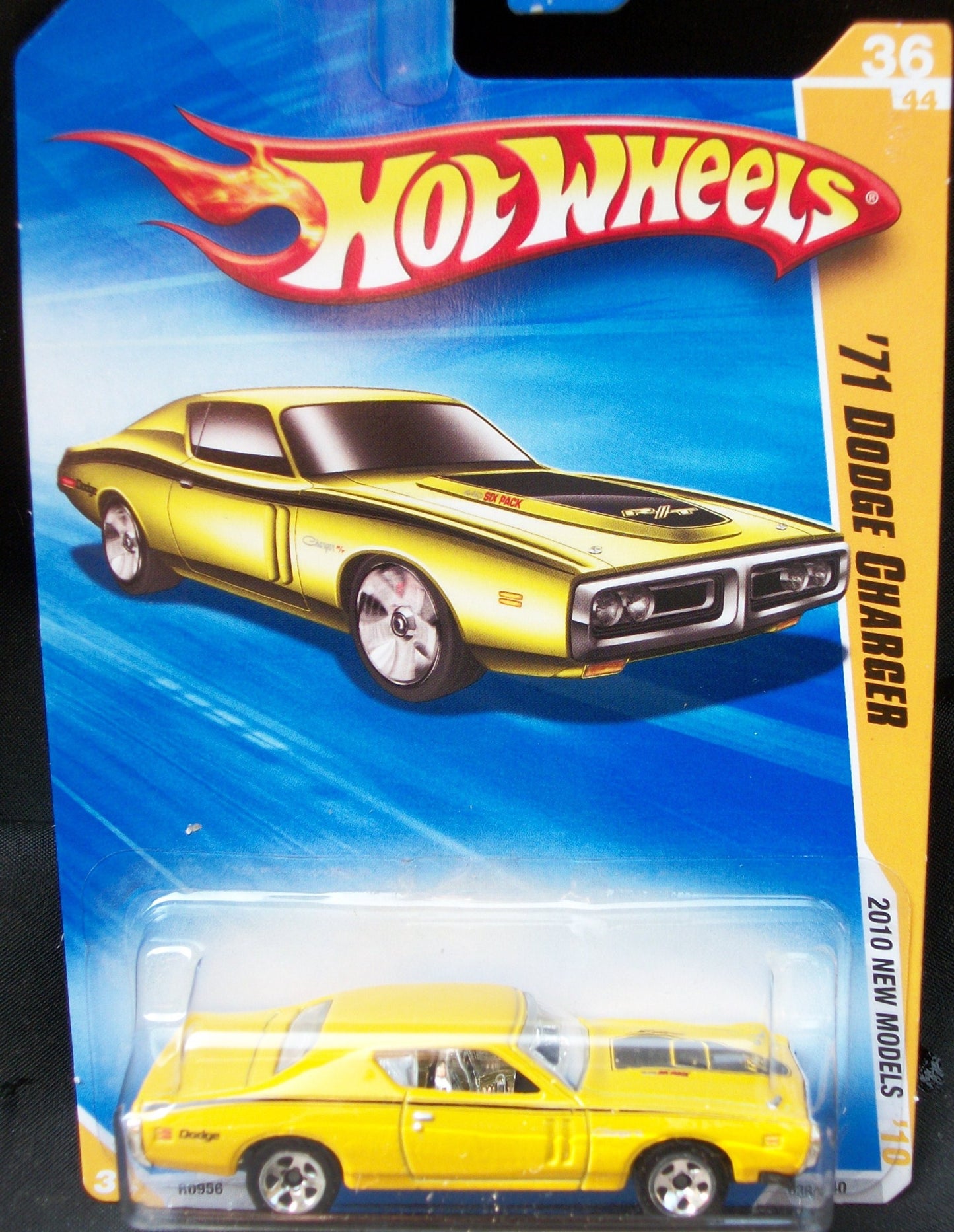 Hot Wheels 2010 New Models 36/44 Yellow "71 DODGE CHARGER 036/240 1:64 Scale Collectible Car