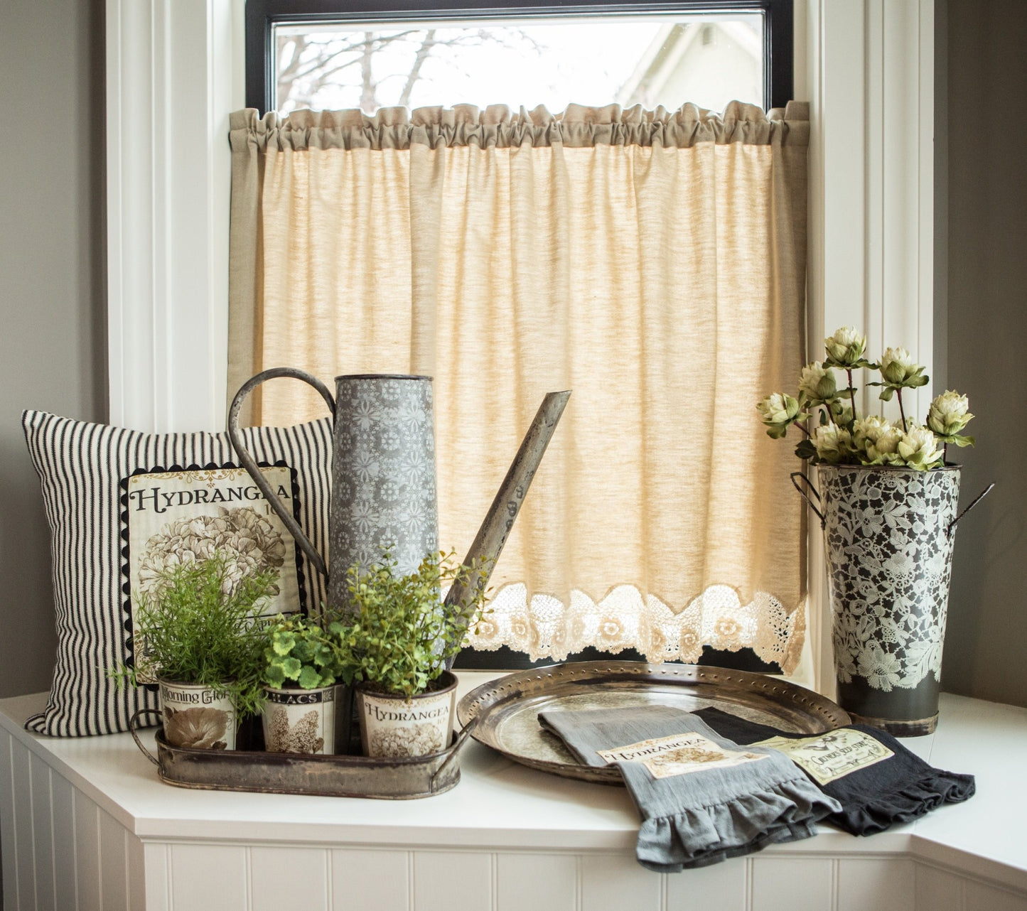 Heritage Lace VG-008 Vintage Garden 18"X26" Black Tea Towel Vintage Garden 18"X26" Tea Towel,Black