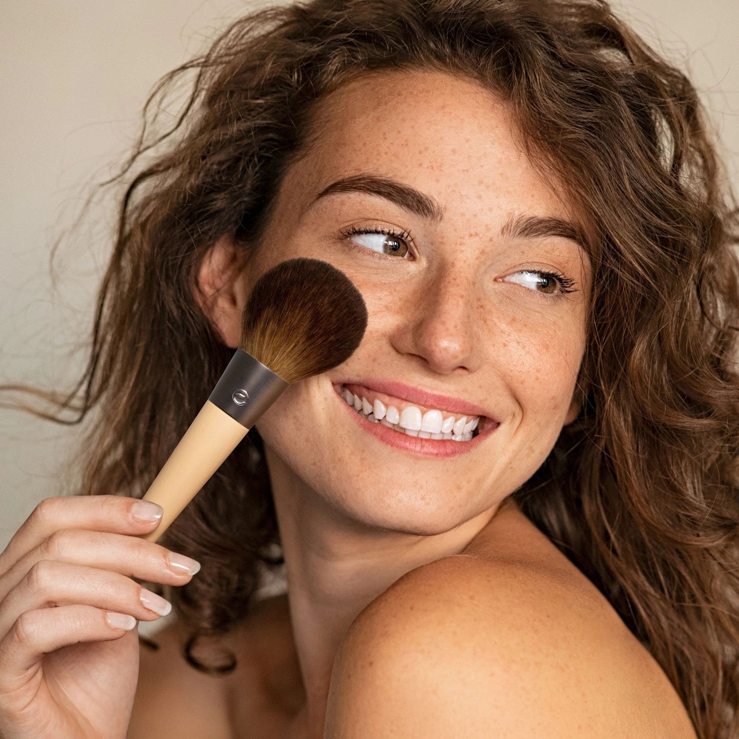 EcoTools Full Powder Brush, Fluffy Makeup Brush For Loose & Pressed Powder, Best For Setting Makeup, Large Brush Head With Soft, Synthetic Bristles